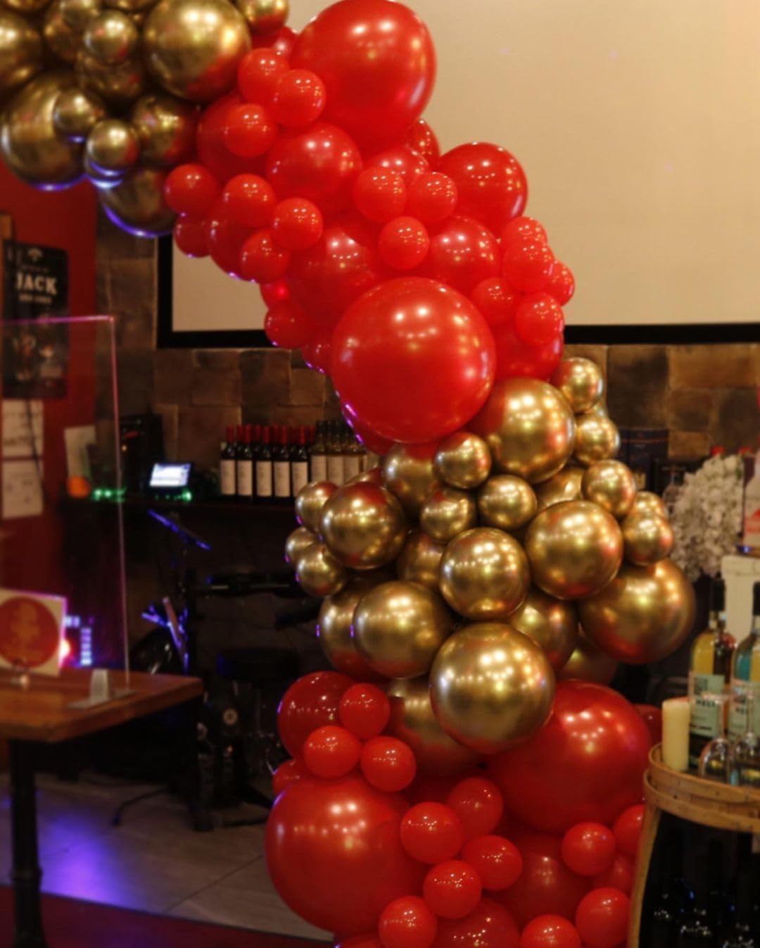 Red and Gold Balloon Arch Kit, ADOINBY 140Pcs Gold Balloon Red Balloon Confetti Balloon 18 12 10 5 Inch Different Size Balloons for Valentine's Day Wedding Birthday Engagements Anniversary Decoration