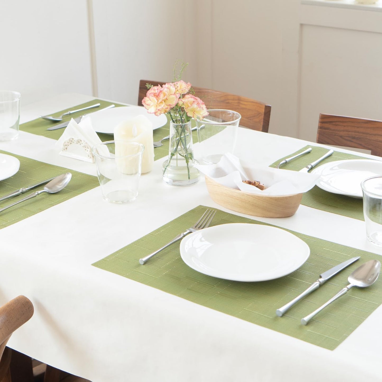 Placemats Set of 6 Vinyl/Plastic Woven Place Mats for Kitchen Table Indoor/Outdoor Washable Placemat Wipeable Dining Table Mats (Oliver Green,6)