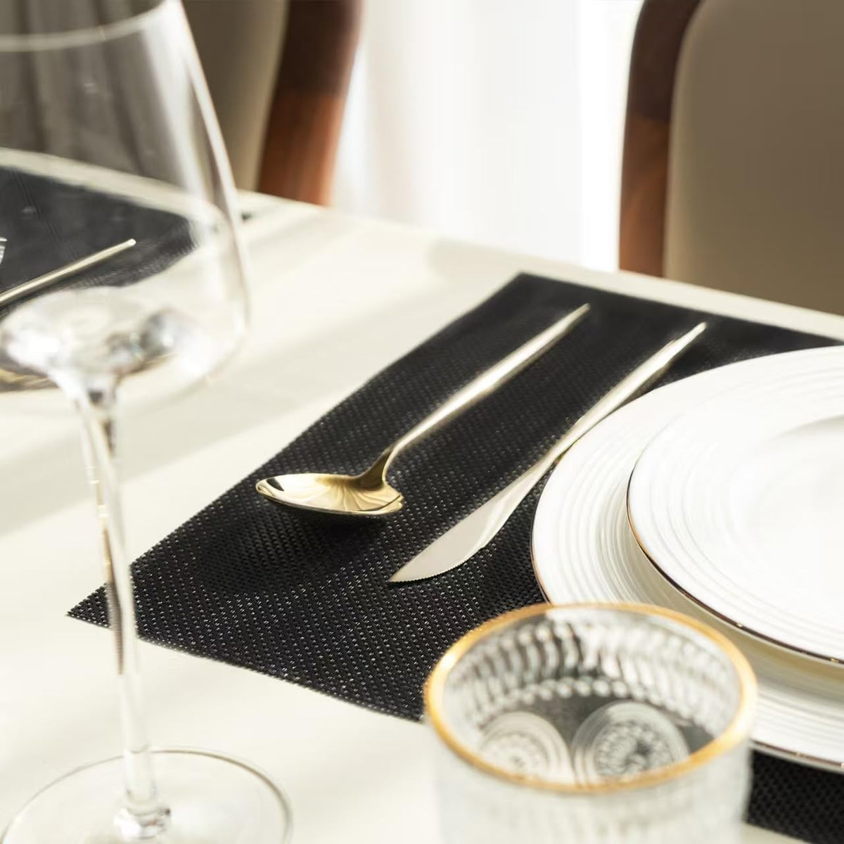 Placemats Set of 4 Vinyl/Plastic Woven Place Mats for Kitchen Table Indoor/Outdoor Washable Placemat Wipeable Dining Table Mats (Full Black,4)