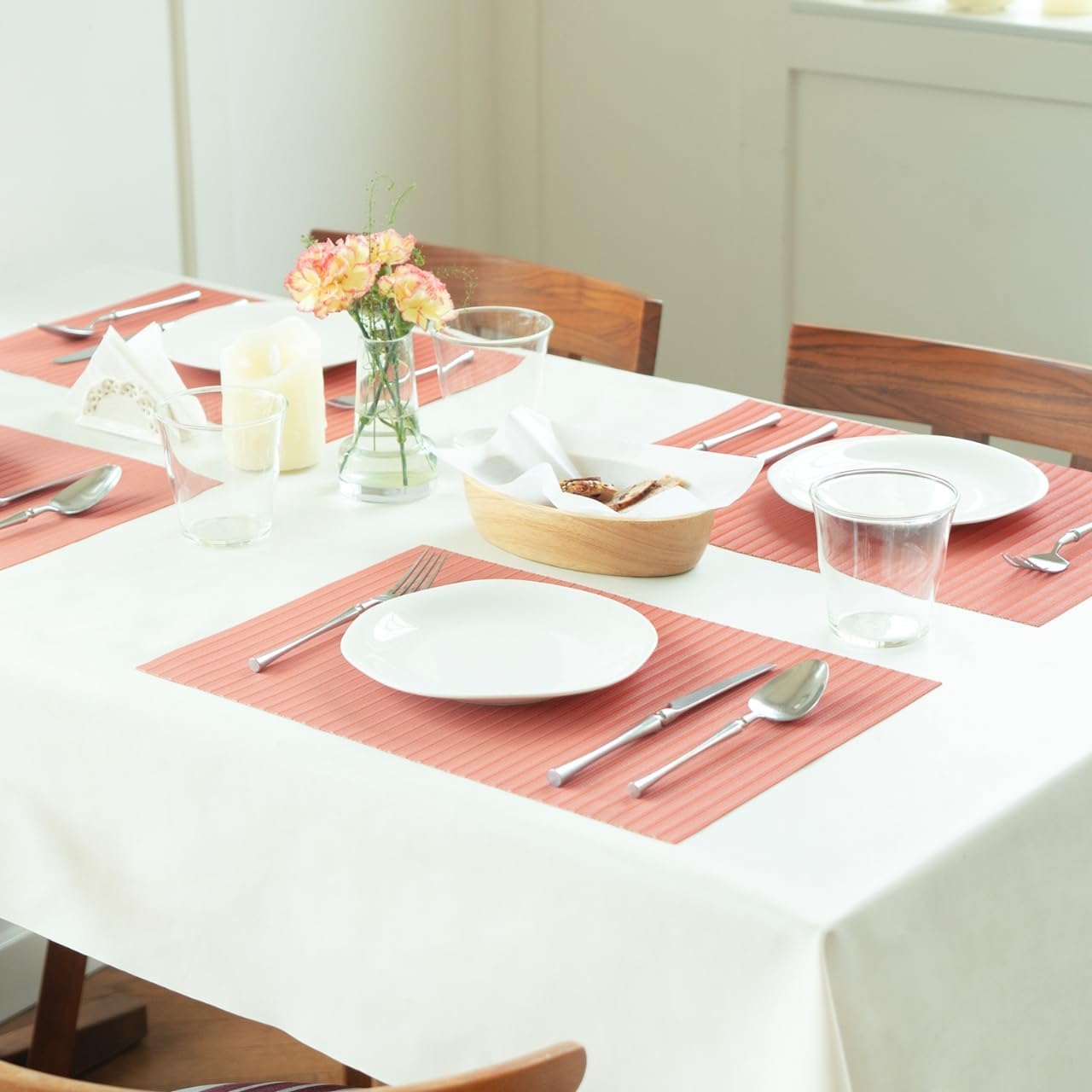 Placemats Set of 4 Vinyl/Plastic Woven Place Mats for Kitchen Table Indoor/Outdoor Washable Placemat Wipeable Dining Table Mats (Red Stripes,4)