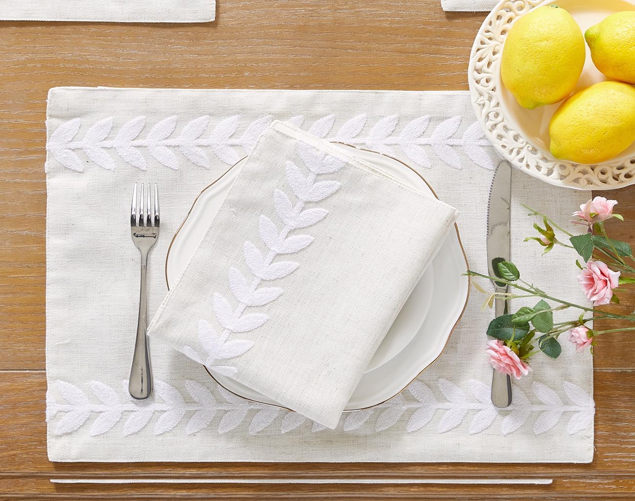 Wracra Embroidered Placemats, 13 x 18 Inch Set of 4 Placemats, Irregular Willow Rustic Place Mats for Kitchen Table and Heat Resistant, White 4PCS