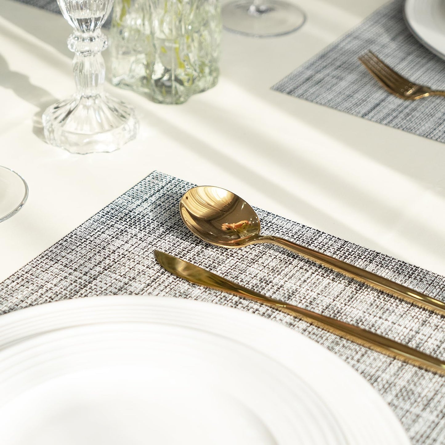 Placemats Set of 8 Vinyl/Plastic Woven Place Mats for Kitchen Table Indoor/Outdoor Washable Placemat Wipeable Dining Table Mats (Grey,8)