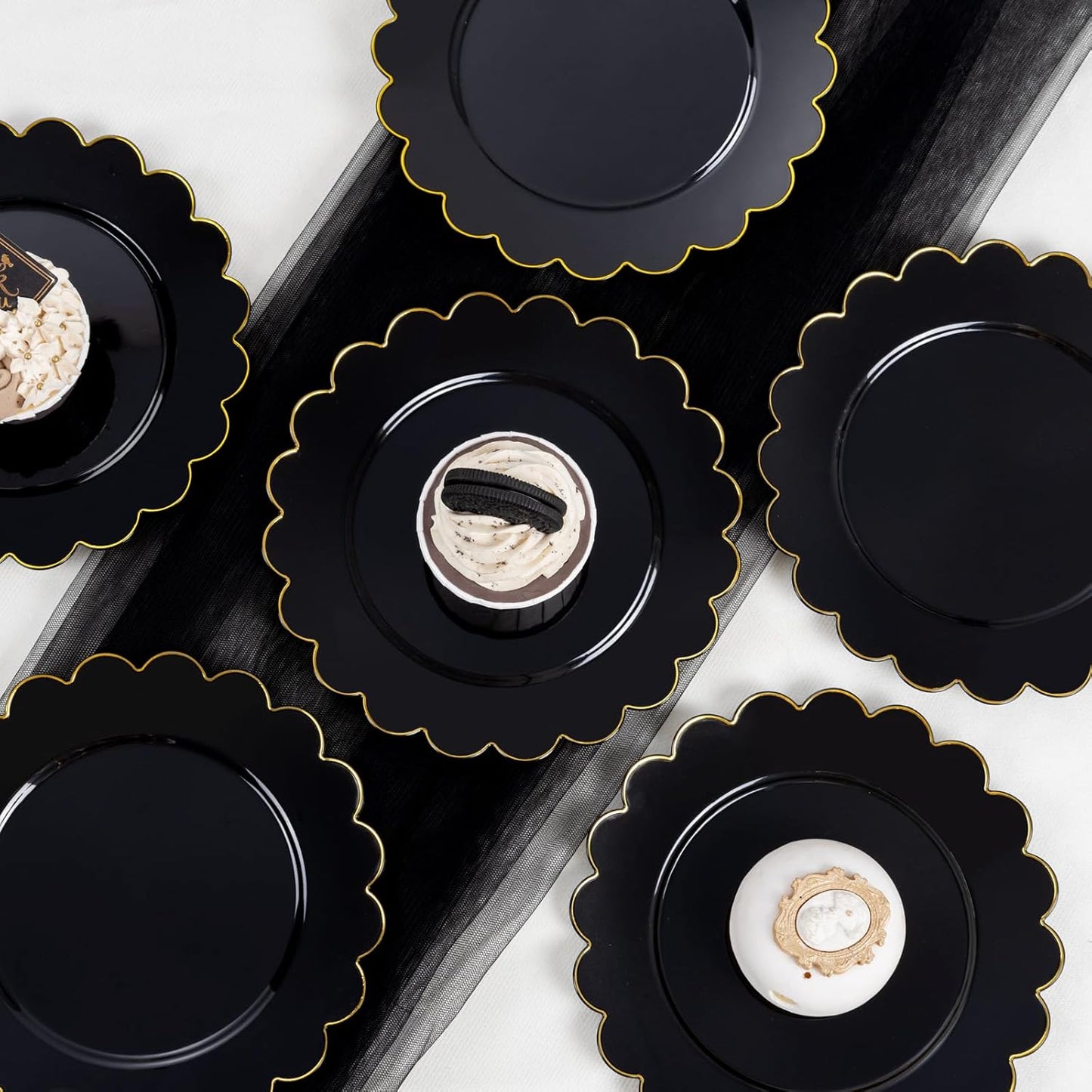 LIYH 100 Pcs Black Plastic Scalloped Plates - Disposable Dessert Plates with Elegant Gold Rim Cake Plate Disposable for Salad Parties Cass Reunions Wedding