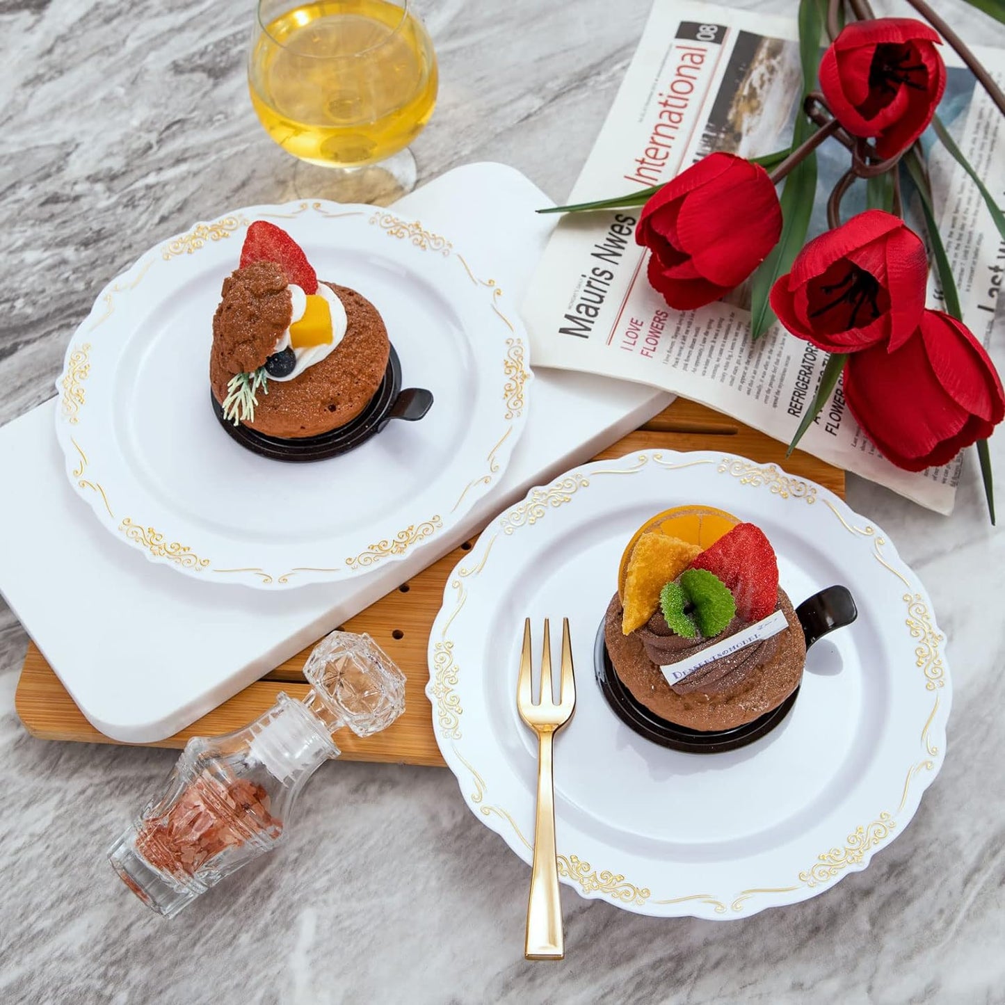 LIYH 200 Pcs Gold Dessert Plates,100 Pcs Appetizer Plates 7.5" and 100 Pcs Gold Plastic Forks 5",Cake Plates,Disposable Salad Plate Wedding Cake Plate Forks Perfect for Parties,Birthdays,Wedding