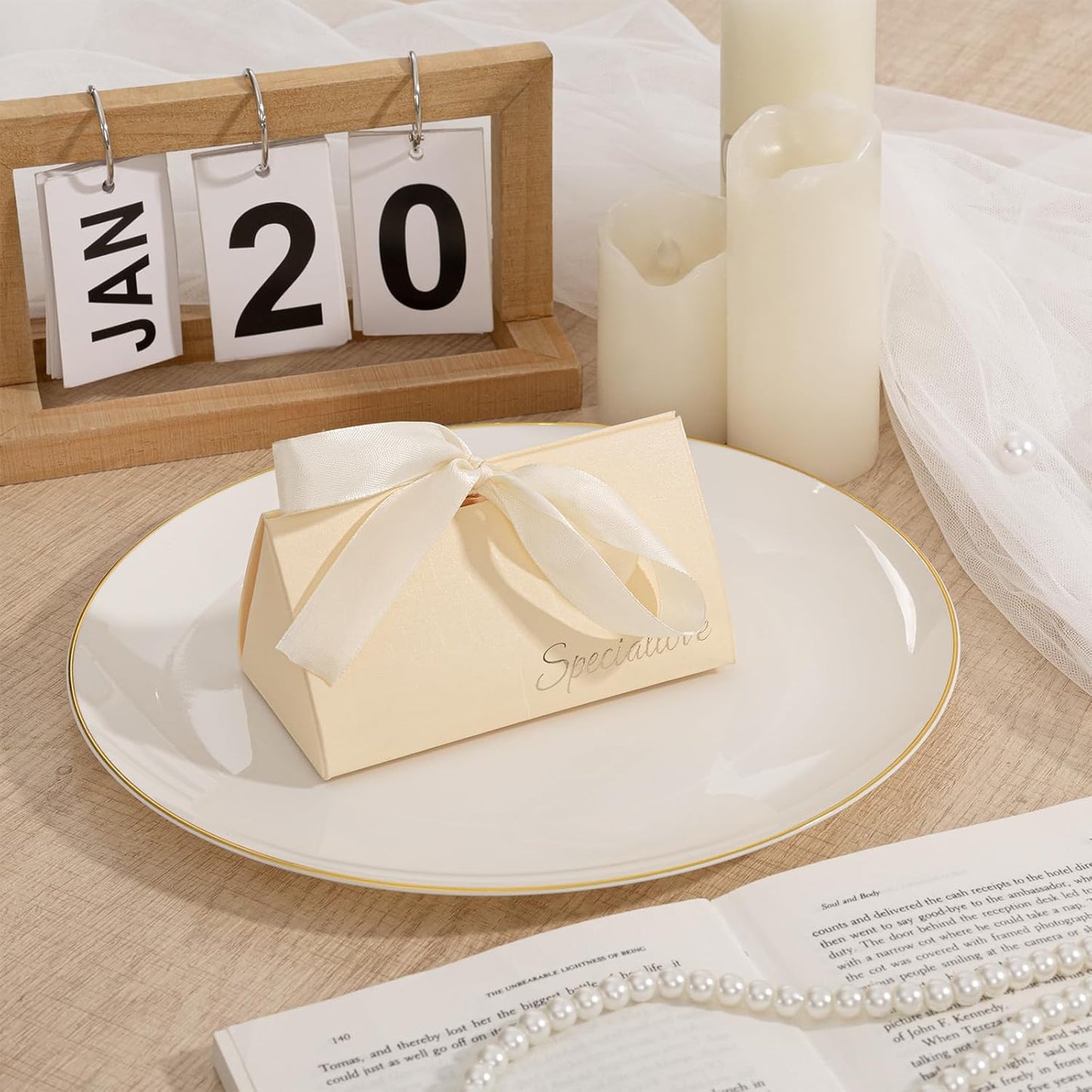 PULOTE 60 PCS Ivory Plastic Plates - Cream Plastic Disposable Include 30 Dinner and 30 Dessert Plates with Gold Rim - Ideal for Party & Wedding