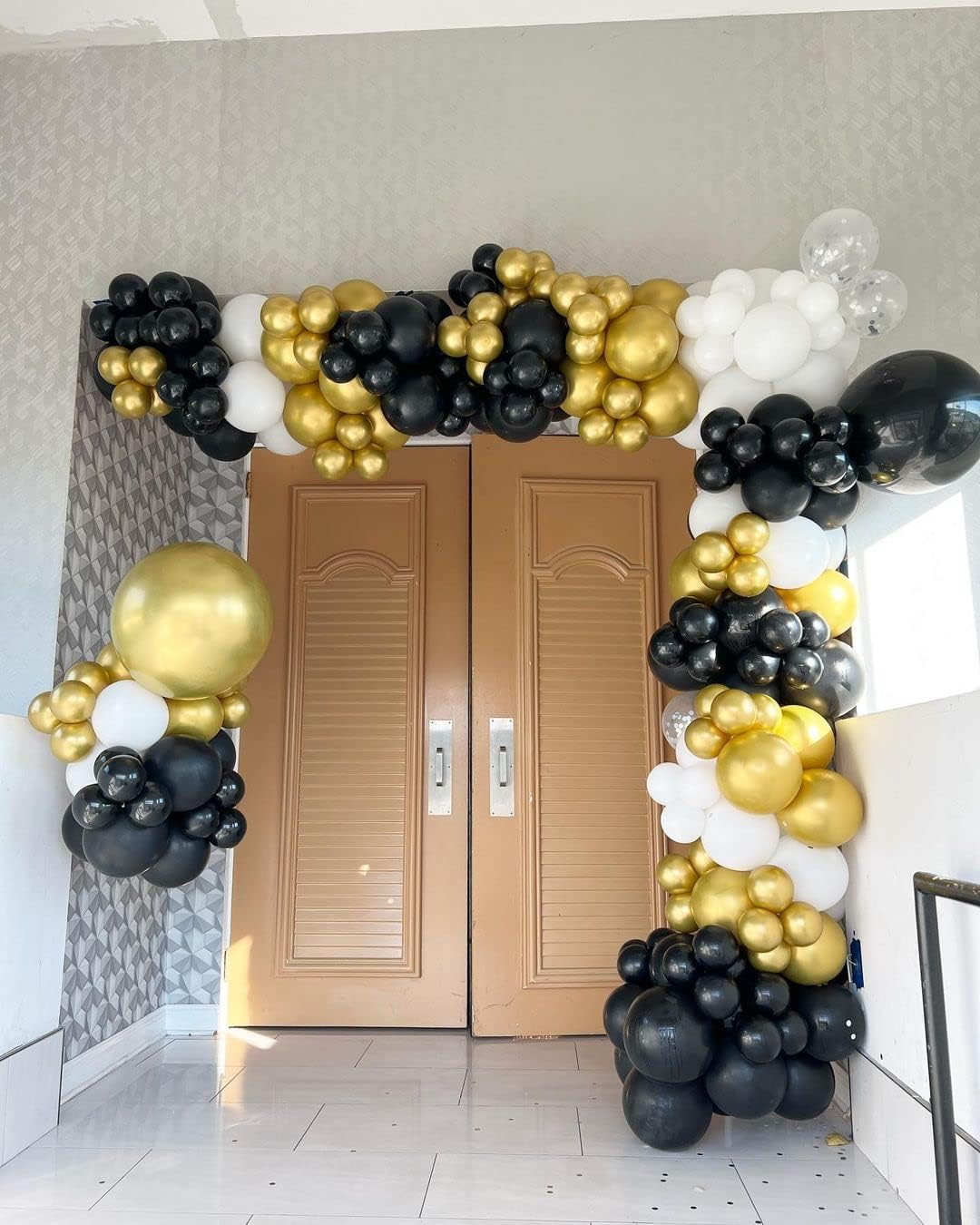 Bezente Black and Gold Confetti Balloons,60pcs 12 inch Black White and Gold Metallic Latex Party Balloons Set with Gold Ribbon for Birthday,Wedding,Baby Shower,Gold Theme Party Graduation Decorations