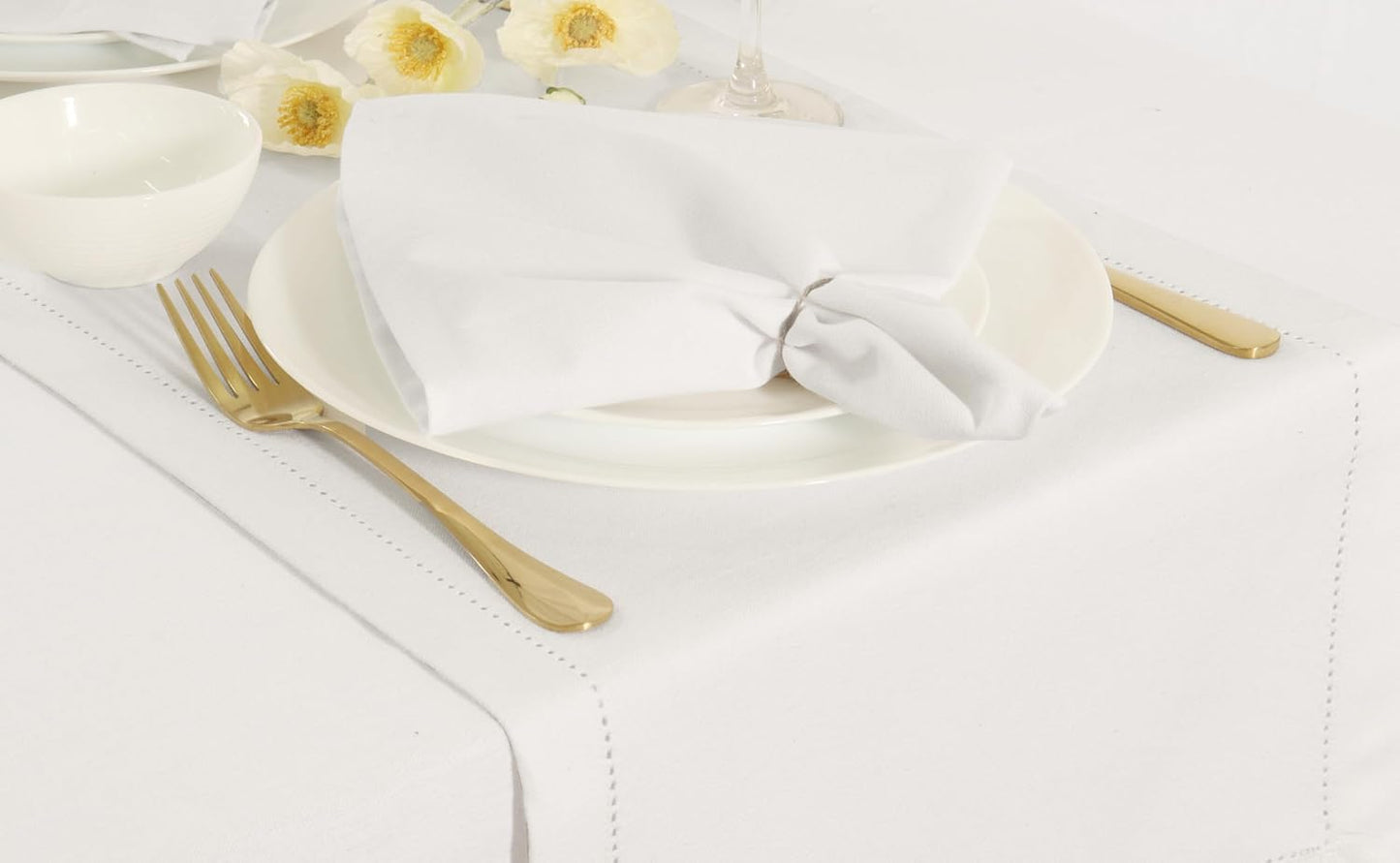 PurpleEssences Set of 12 Cloth Dinner Napkins 100% Cotton 18x18 Inch - Soft Durable Washable - Ideal for Farmhouse Party Spring Summer - Perfect Everyday Use Table Linen - White