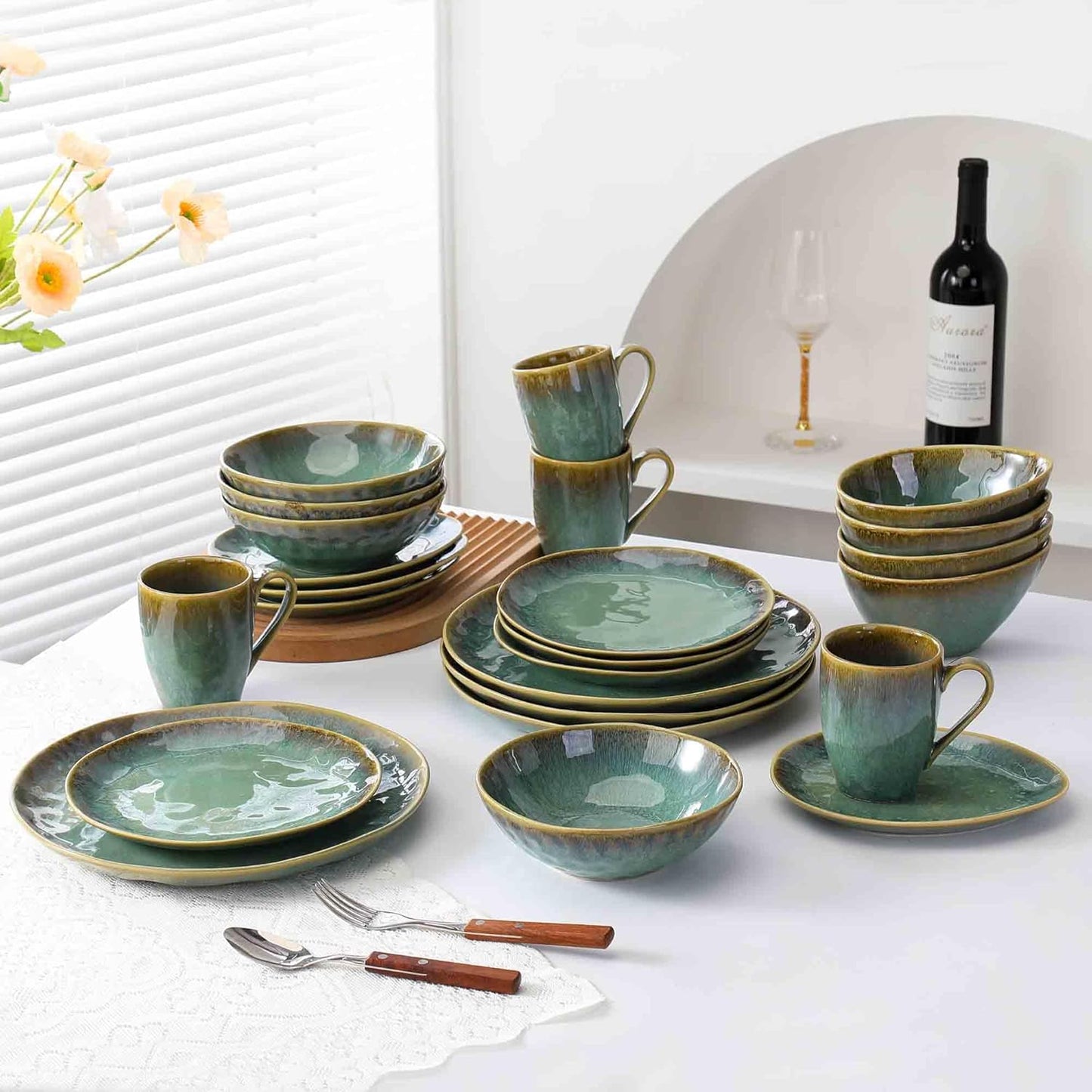 Henten Home Ceramic Dessert Plates, 8.5 Inch Salad Plate Set of 4, Porcelain Snack Serving Dishes for Cake, Kitchen, Microwave & Dishwasher Safe, Reactive Glaze (Green)