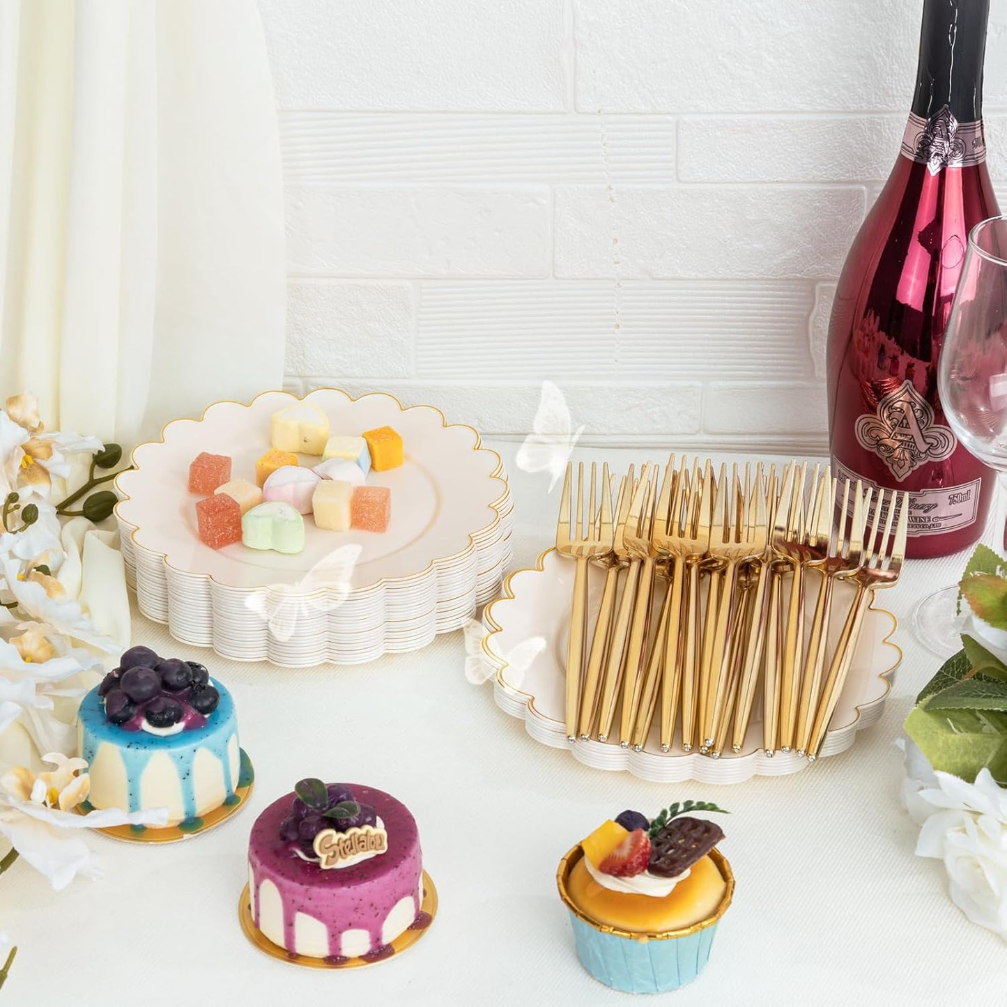 LIYH 100 Pcs Ivory Plastic Plates with Gold Rim- Dessert Plates 7.5" Disposable Scalloped Fancy Gold Plastic Plate, Baby Shower Cake Plate Party Tableware Dishes