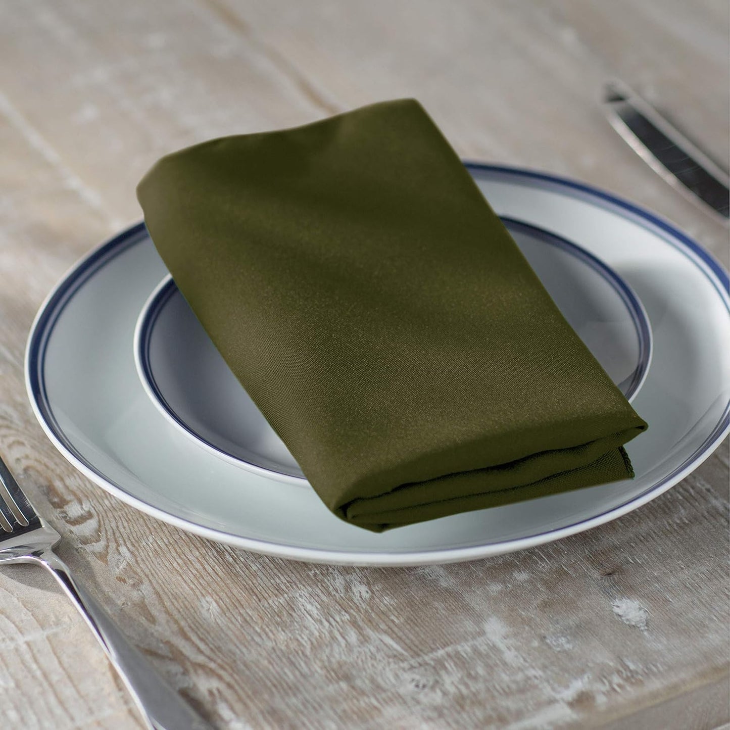 LA Linen 4-Pack Poly Blend Napkins - Soft, Washable, Stain & Wrinkle Resistant - Dinner & Party Napkins - 18x18 - Olive