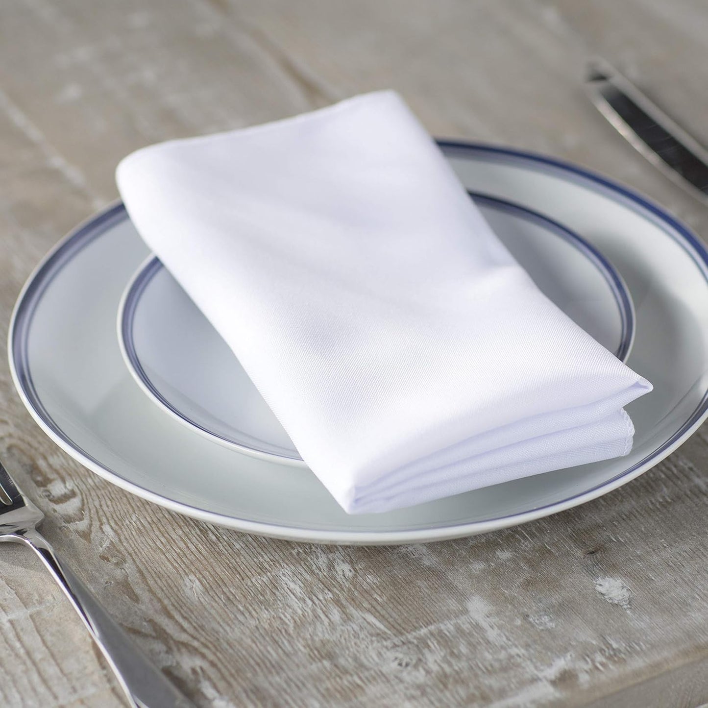 LA Linen 4-Pack Poly Blend Napkins - Soft, Washable, Stain & Wrinkle Resistant - Dinner & Party Napkins - White, 18x18