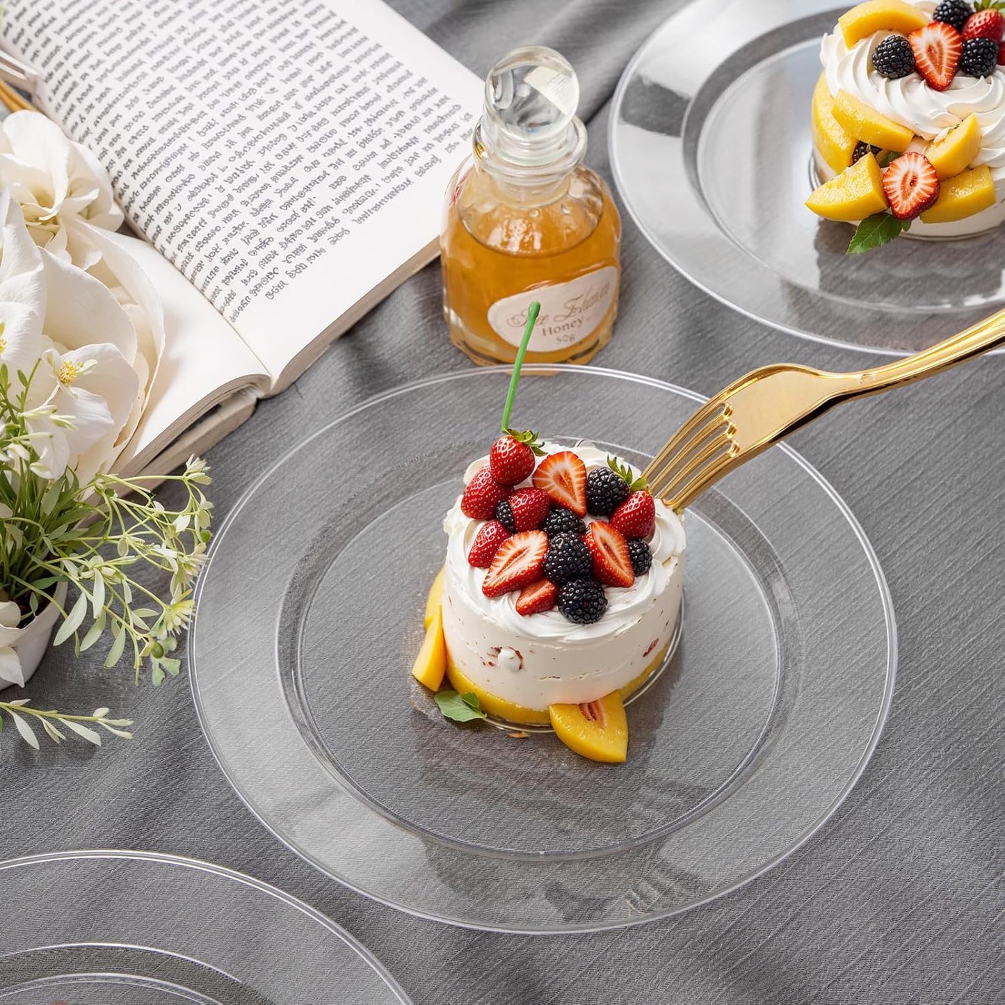 FLOWERCAT 60PCS Clear Plastic Plates - Disposable Clear Plates Heavy Duty for Christmas Party/Wedding/New Year - Include 30PCS 10.25inch Dinner Plates and 30PCS 7.5inch Dessert/Salad Plates