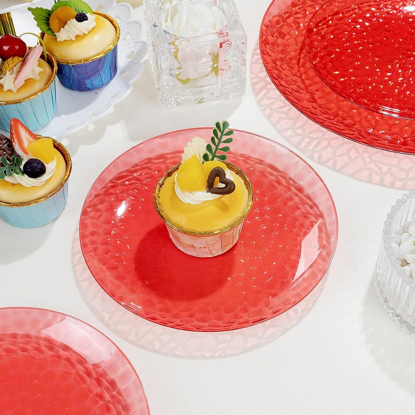 Rubtlamp 60 Pcs Christmas Plasitc Plates, Heavy Duty Red Plates Disposable,Clear Red Disposable Plates, red Hammered Plastic plates Include 30 Dessert Platos, 30 Dinner Platos for Party