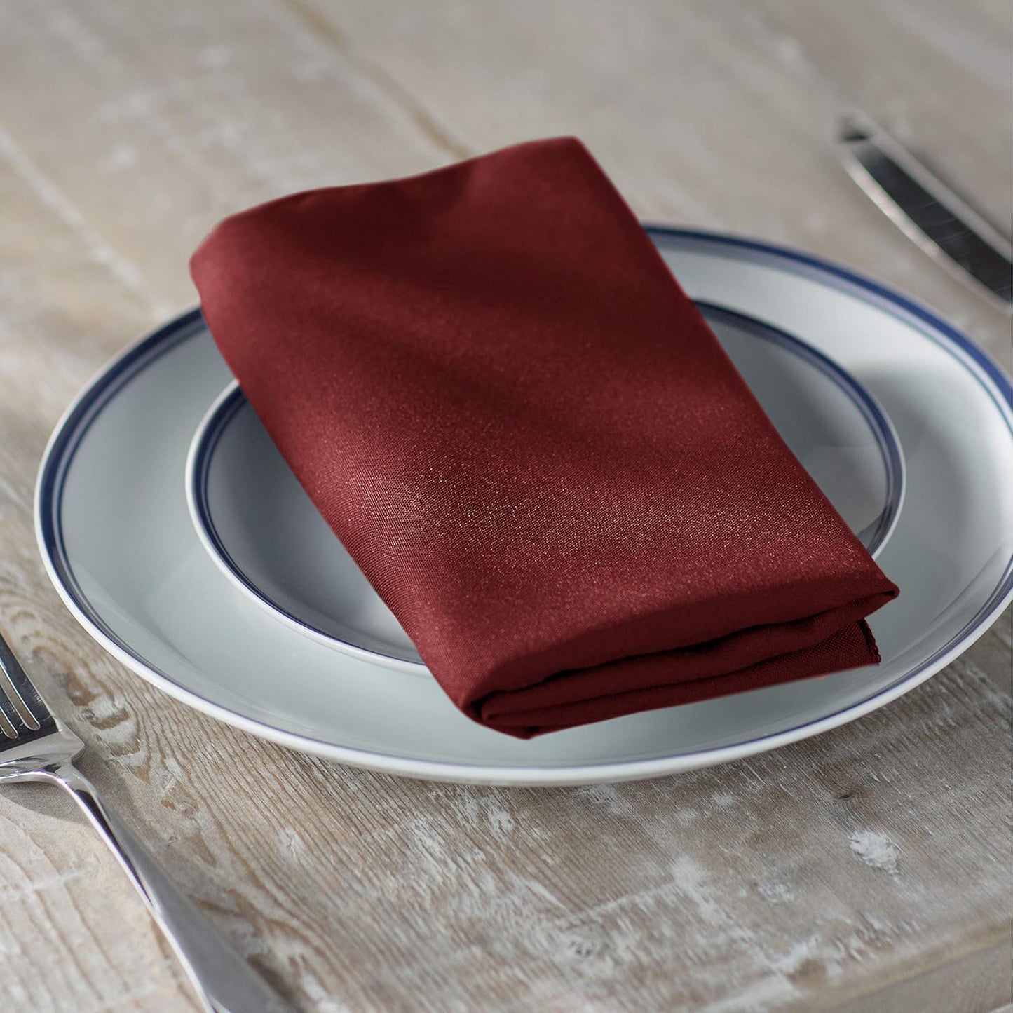 LA Linen 4-Pack Poly Blend Napkins - Soft, Washable, Stain & Wrinkle Resistant - Dinner & Party Napkins - Burgundy, 18x18