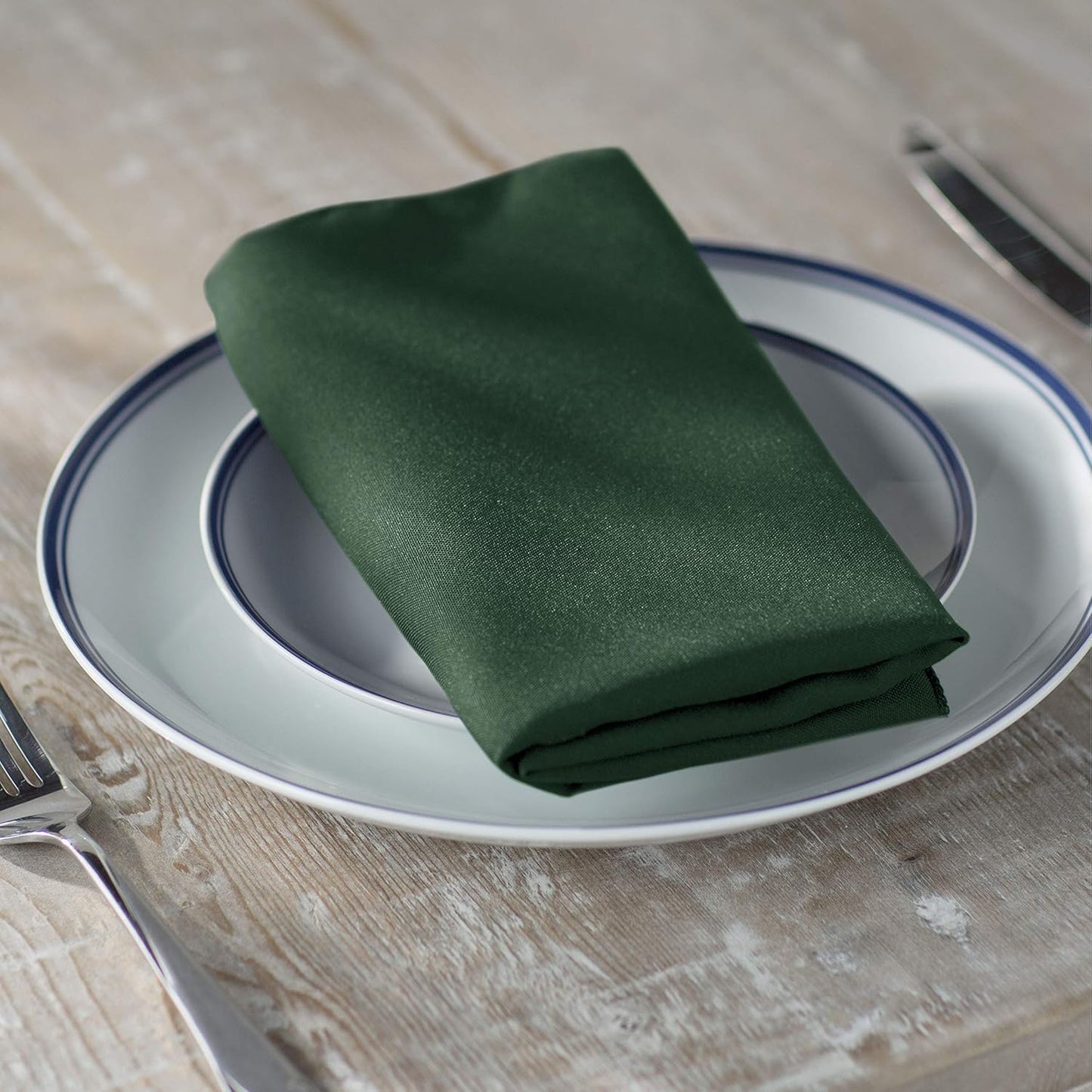 LA Linen 4-Pack Poly Blend Napkins - Soft, Washable, Stain & Wrinkle Resistant - Dinner & Party Napkins - 18x18 - Hunter Green