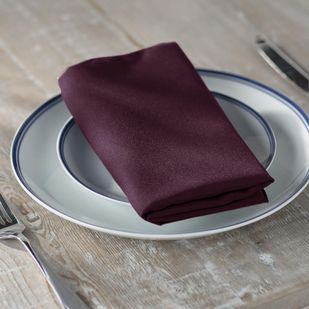 LA Linen 4-Pack Poly Blend Napkins - Soft, Washable, Stain & Wrinkle Resistant - Dinner & Party Napkins - 18x18 - Eggplant