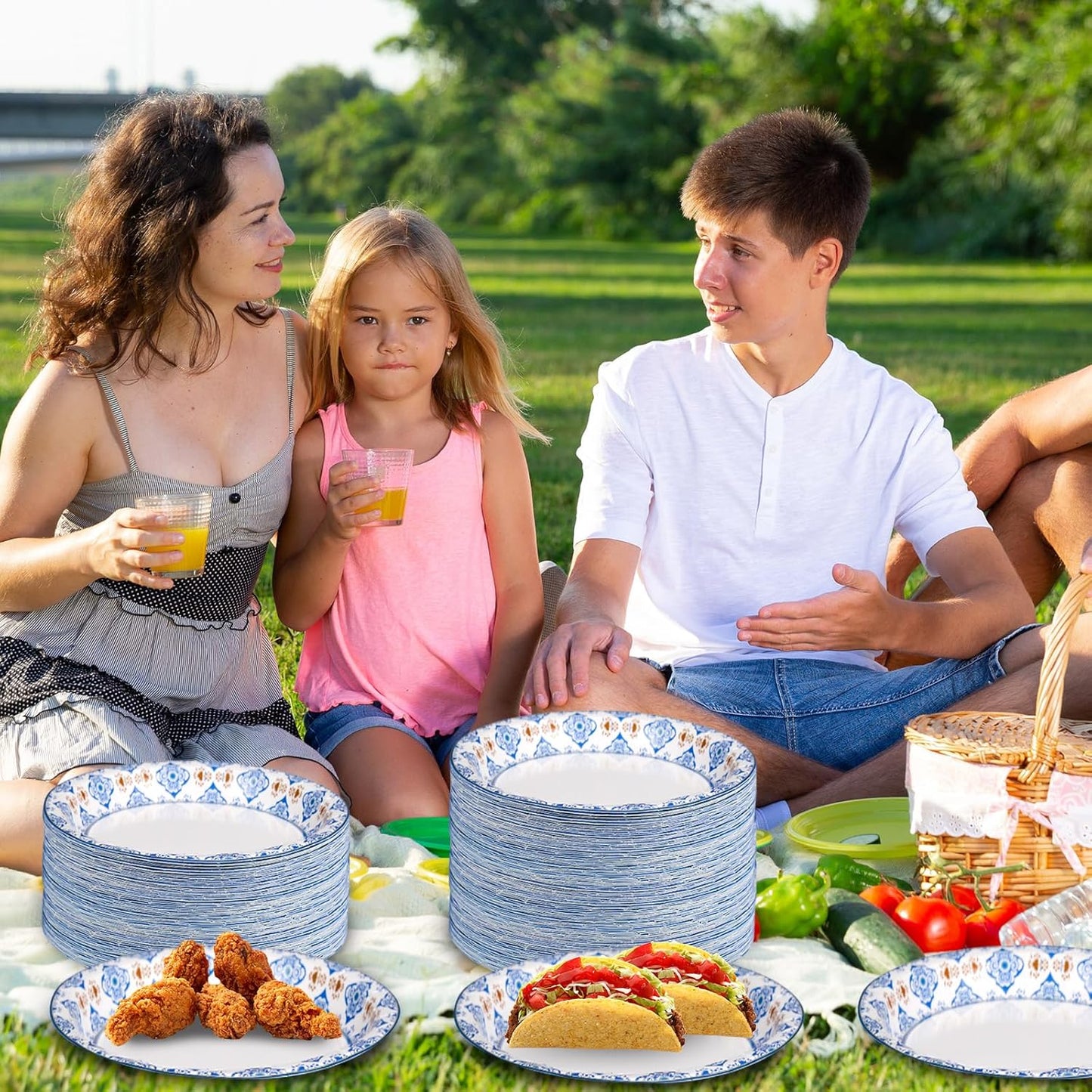 10 Inch Blue Floral Paper Plates, 100pcs Large Disposable Plates, Heavy Duty Flower Plate Tableware for Party, Daily Use, Soak Food,Cut Food, Family Gathering, Dinner Time Birthday Wedding