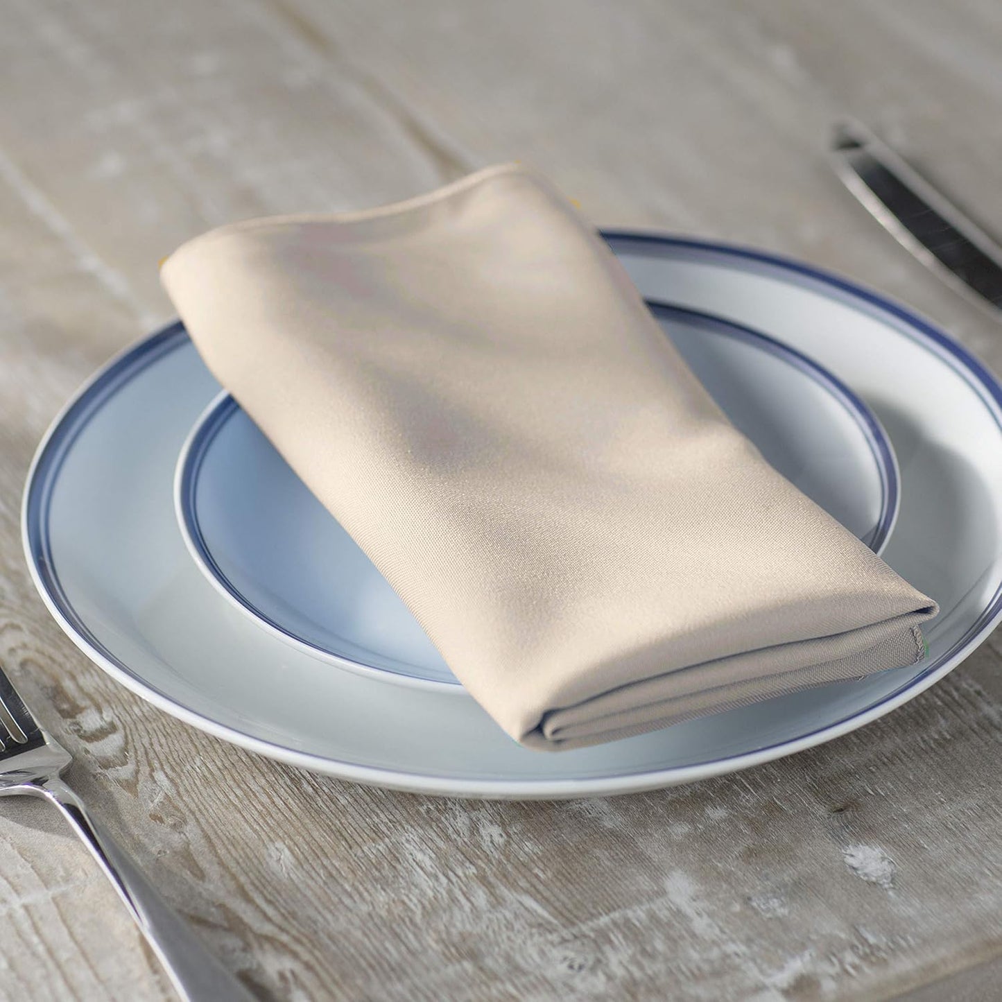 LA Linen 4-Pack Poly Blend Napkins - Soft, Washable, Stain and Wrinkle Resistant - Dinner and Party Napkins - 18x18 - Gray Light