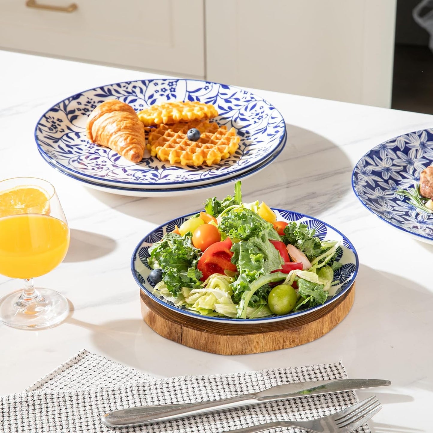 Sweejar 10.5 Inch Ceramic Dinner Plates Set, Large Porcelain Dessert Plates, Microwave & Dishwasher Safe Party Plates for Salad, Pasta, Meat Steak, Set of 6(Vintage Blue)