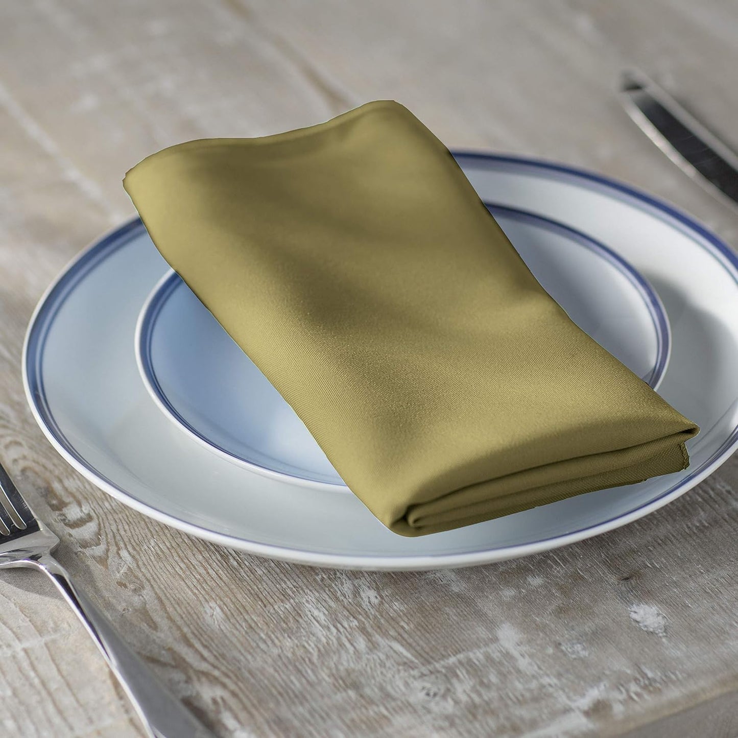 LA Linen Poly Blend Napkins - 4-Pack Soft Cloth - Stain & Wrinkle Resistant - Dinner & Wedding Napkins - Sage Dark - 18x18