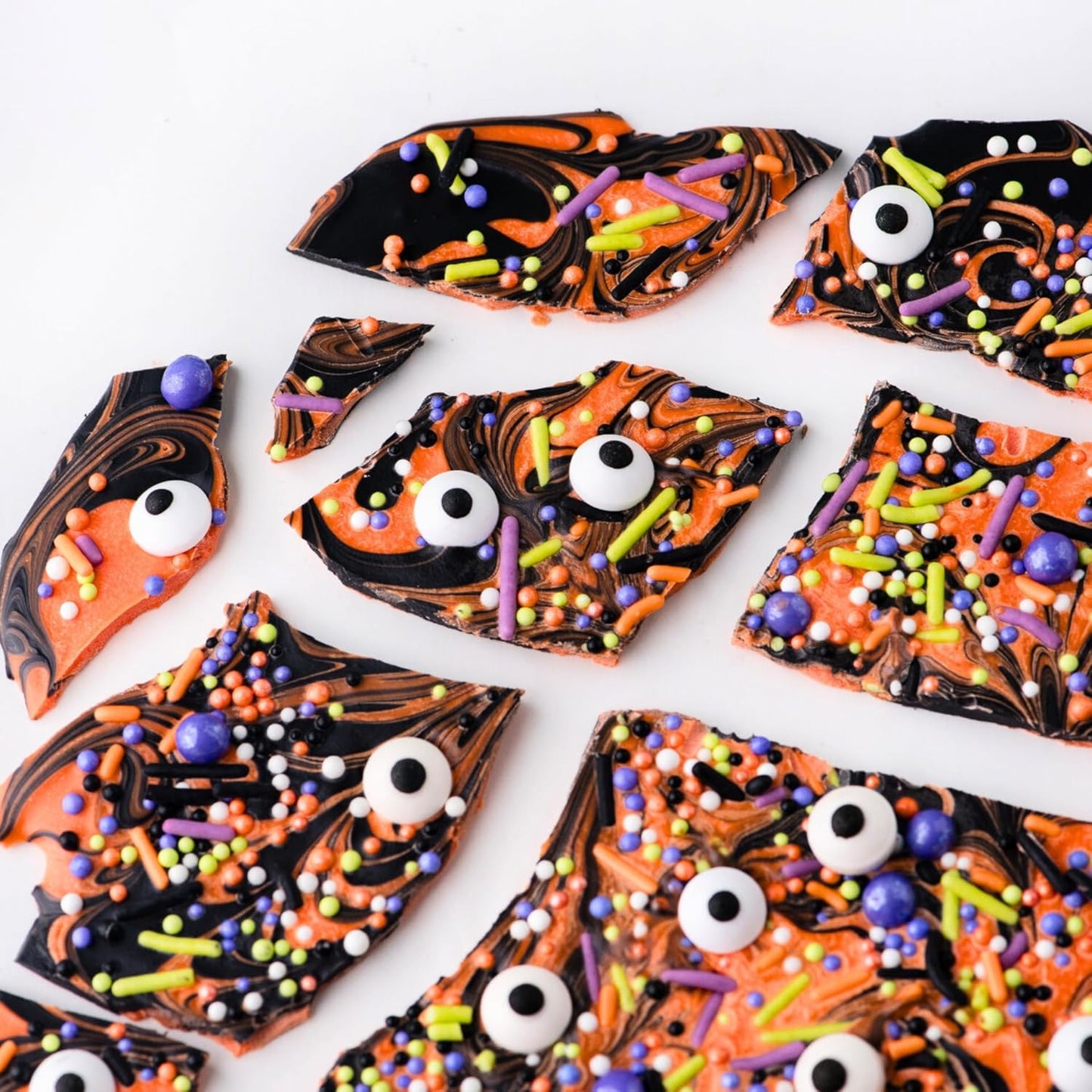 Sweets Indeed Bulk Candy Eyeballs, 200 Edible Eyes, Halloween Sprinkles, Perfect for Cake Decorations, Baking, Ice Cream, Cookies, Cupcake Topper, 2.92 ounces
