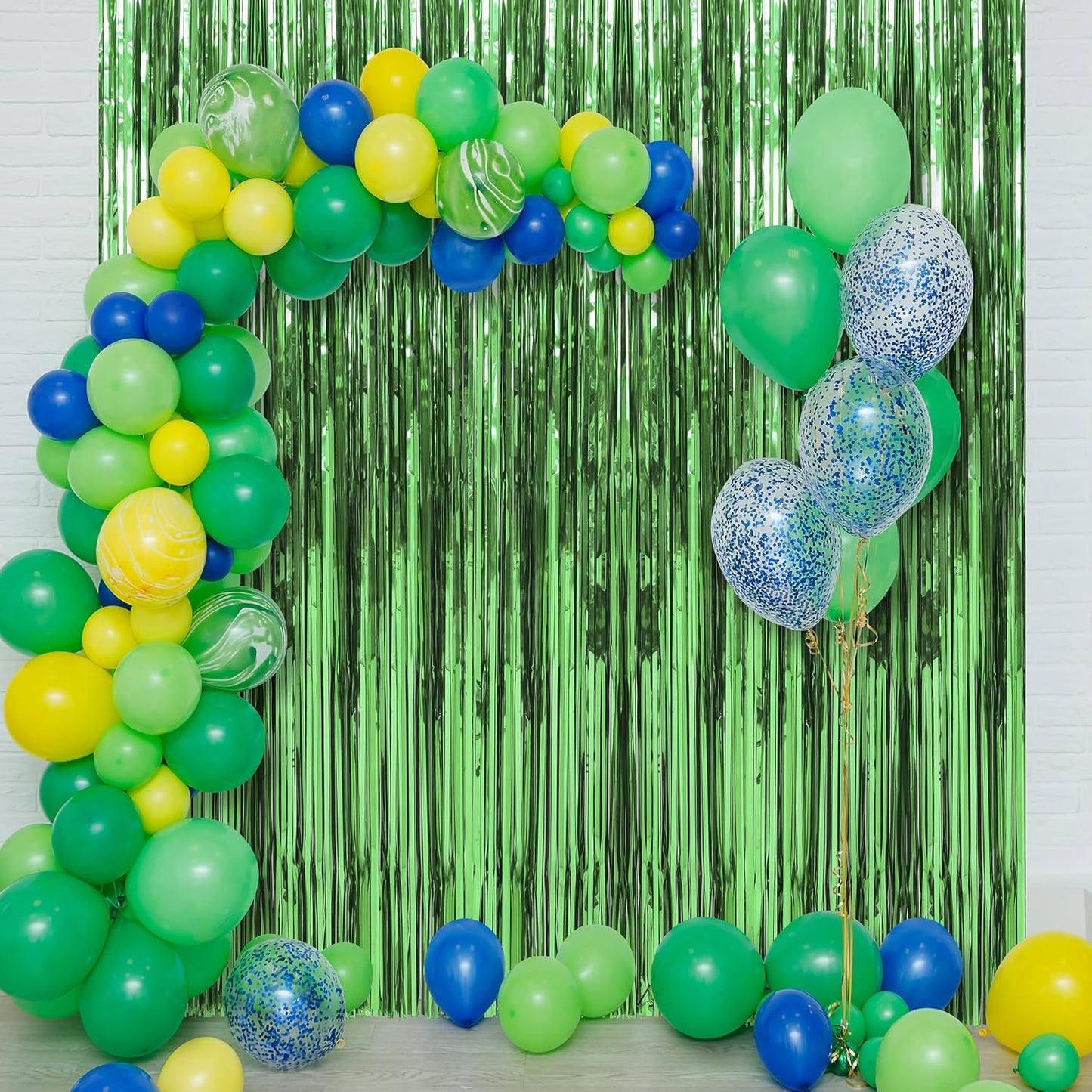 Crosize 5 Pack 3.3 x 9.9 ft Green Foil Fringe Curtains Party Decorations, Green Tinsel Curtain Backdrop for Parties, Door Streamers, Glitter Streamer Backdrop for Birthday Decoration