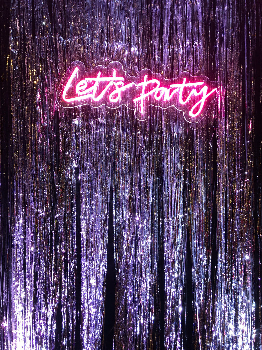 The Focus Strategy: High-Impact Party Styling for Minimalist Spaces