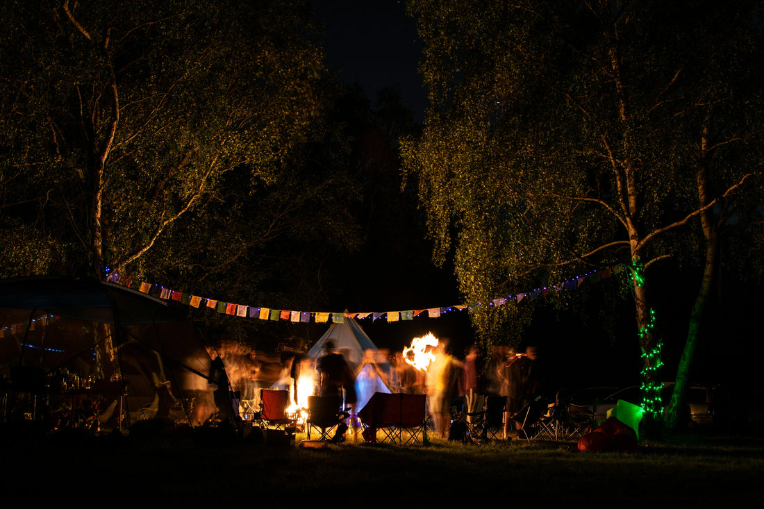 Garden Soirée: Portable Brilliance & Garland Decor