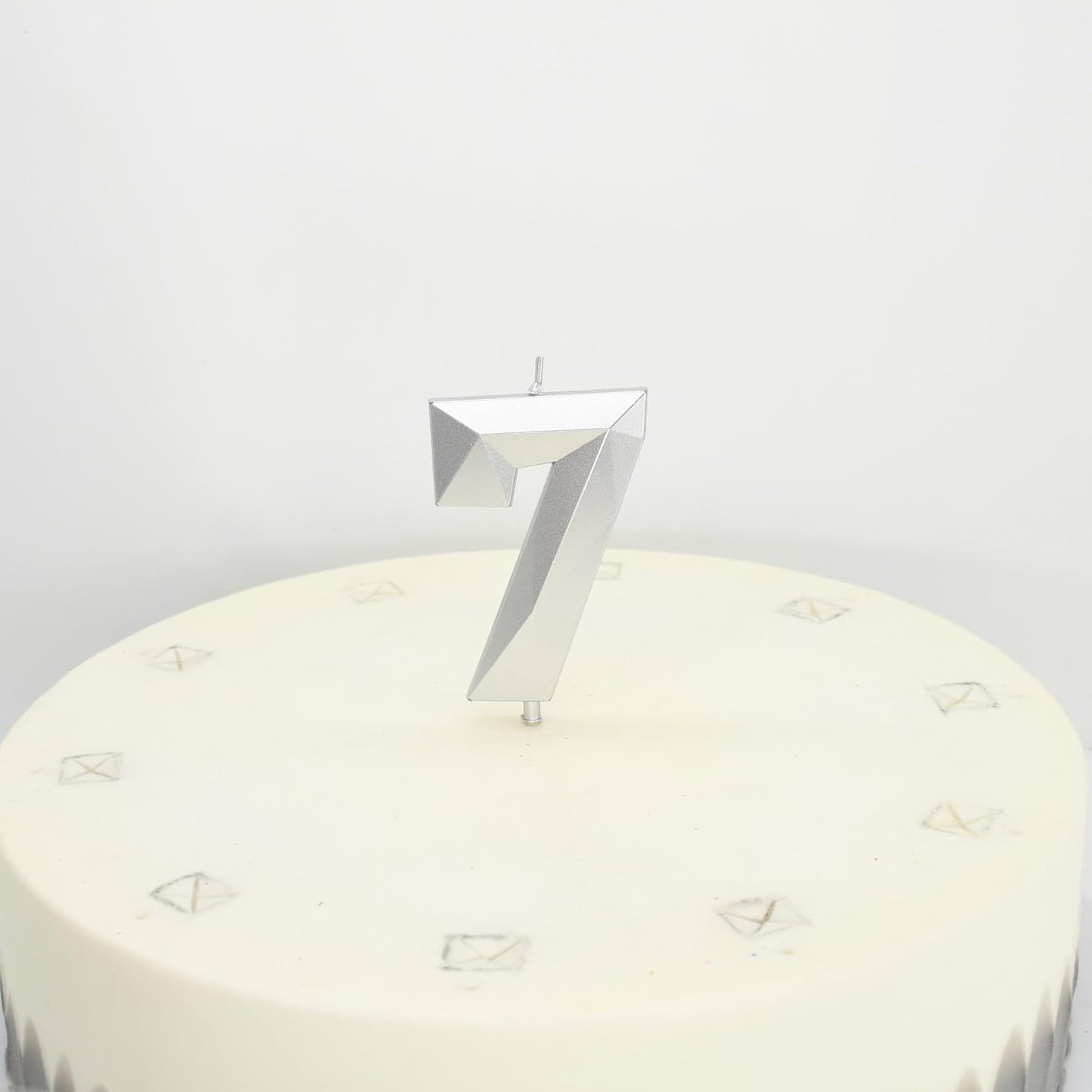 DERVENTA Birthday Candle Big Number 3D Silver 3.7 inch Party Celebration Anniversary Decoration Cake Topper 1 Piece (Number 7 Silver)