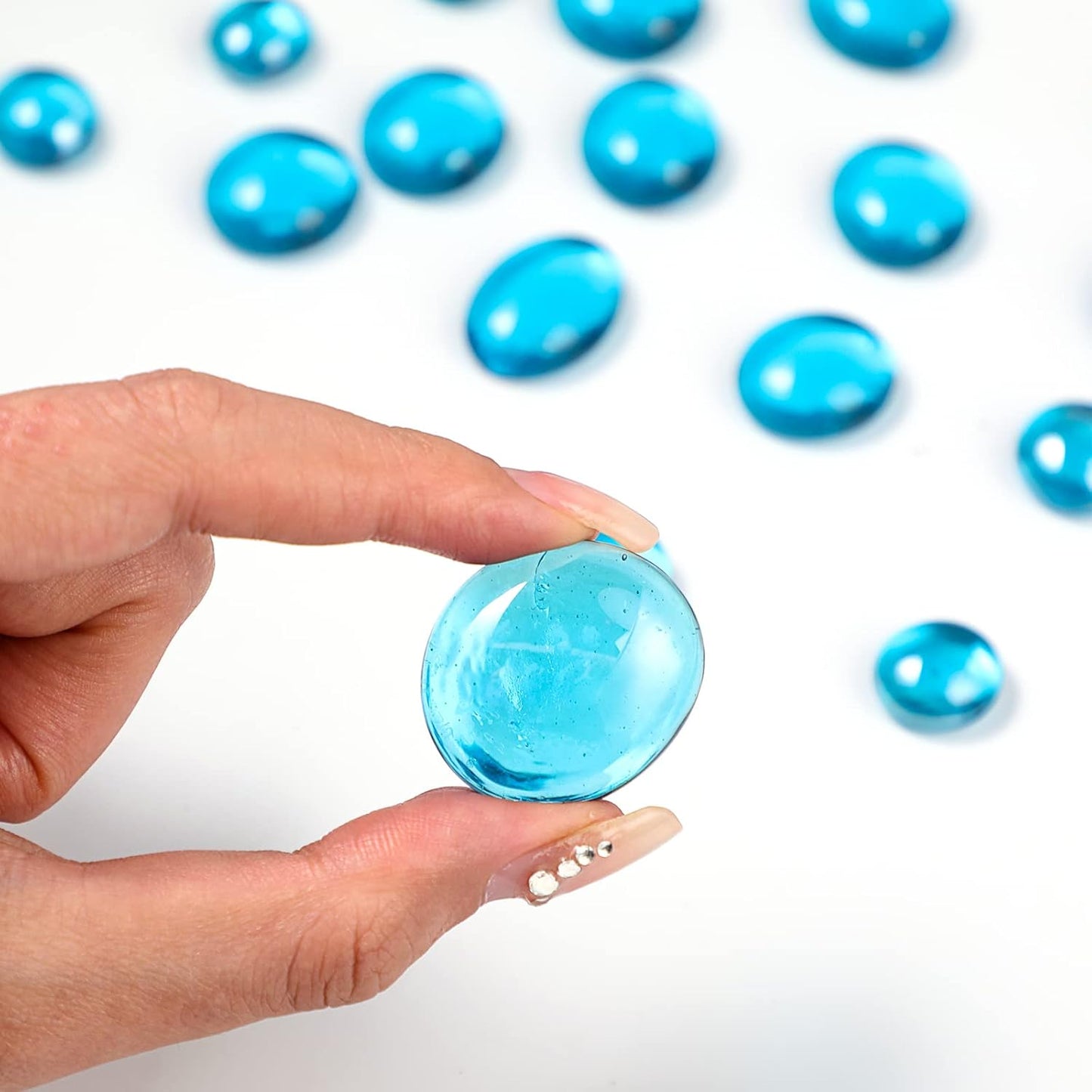 Honeydak 300 Pcs Flat Glass Marbles for Vases Glass Pebbles Floral Fish Tank Rocks for Vases Table Scatter Aquarium Decor (2.4LB) (Blue)