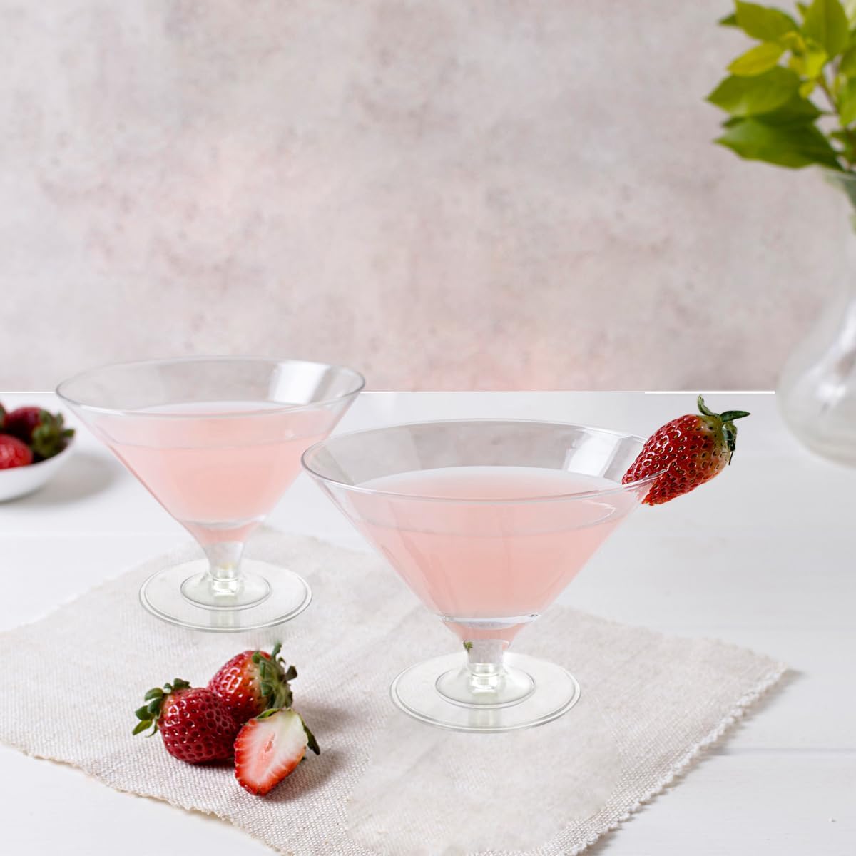 100 Pack Plastic Martini Glasses 5 Oz Mini Dessert Cups Clear Cocktail Glasses with Cocktail Sticks Clear Short Stem Shot Glasses for Party Wine, Desserts and Appetizers