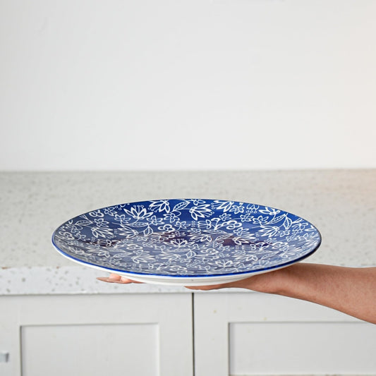 Ceramic Dinner Plates Set - 10.5 Inch Large Kitchen Porcelain Salad Serving - Scratch Resistant Microwave Oven Dishwasher Safe - Dishes for Pizza Pancakes Pasta Steak - Set of 6 - Vintage Blue