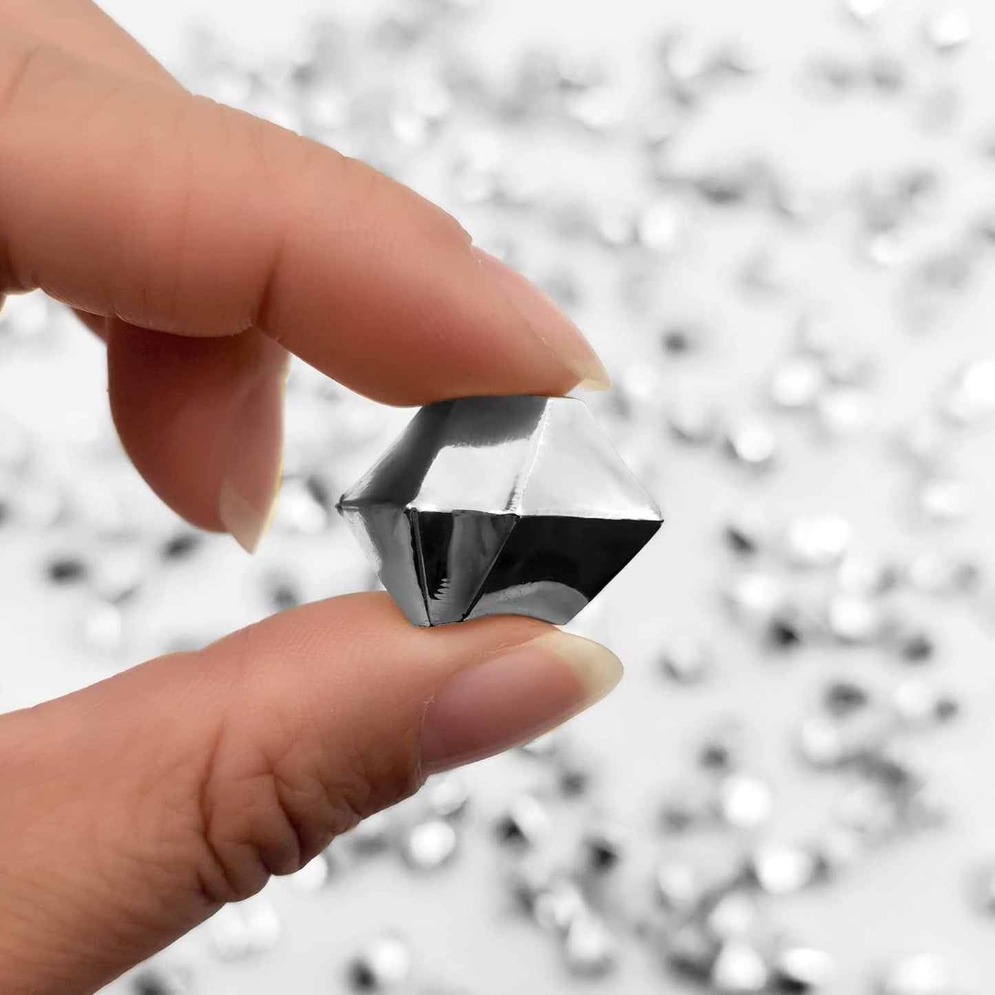 Acrylic Vase Fillers 16 * 22mm 250 PCS, Silver Fake Ice Cubes, Acrylic Ice Cubes Clear Rocks Fake Diamonds Clear Acrylic Vase Filler