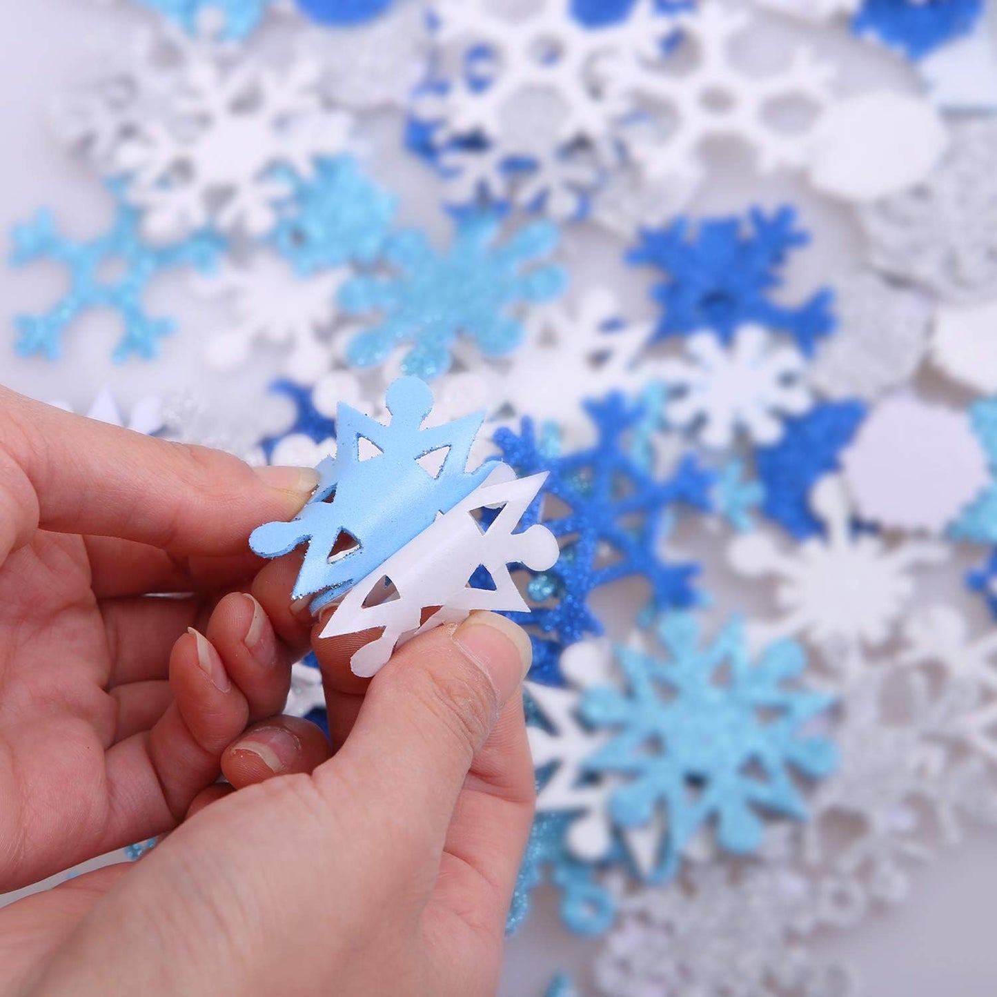 Aneco 500 Pieces Glitter Snowflakes Foam Stickers Self-Adhesive Winter Snowflake Stickers for Christmas Party and DIY Craft Projects