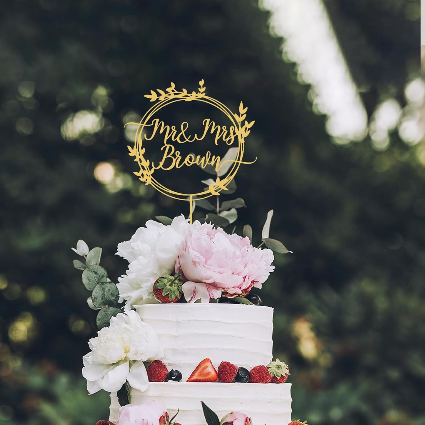 Elegant Customizable Wedding Cake Topper with Wreath and Heart, Decorating the Perfect Wedding Cake