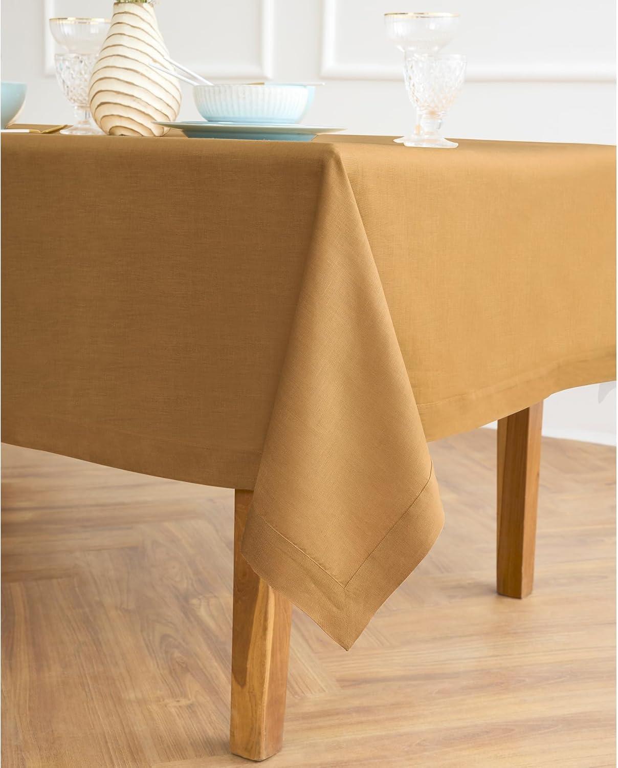 Solino Home Linen Tablecloth 60 x 144 Inch - 100% Pure Linen Caramel Table Cloth for Rectangle Tables - Fete, Machine Washable Tablecloth for Fall, Autumn, Thanksgiving