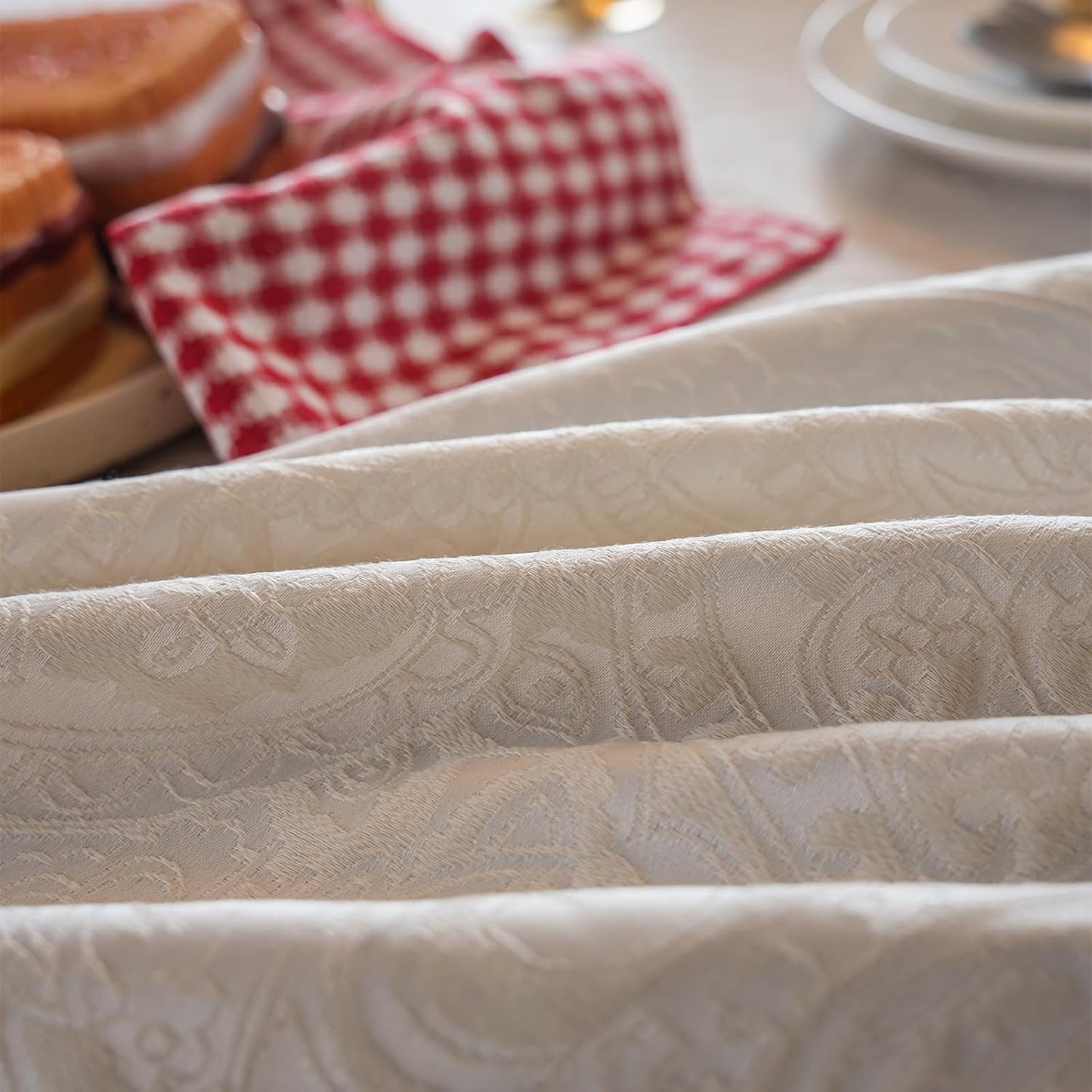 ENJOYBRIDAL Off White Paisley Tablecloth - 60 x 84 Inch - Cream Rectangle Table Cloth Waterproof Jacquard Camping Picnic Table Cover 6-8 Seats Dining Room Boho Polyester Washable Furniture Protector