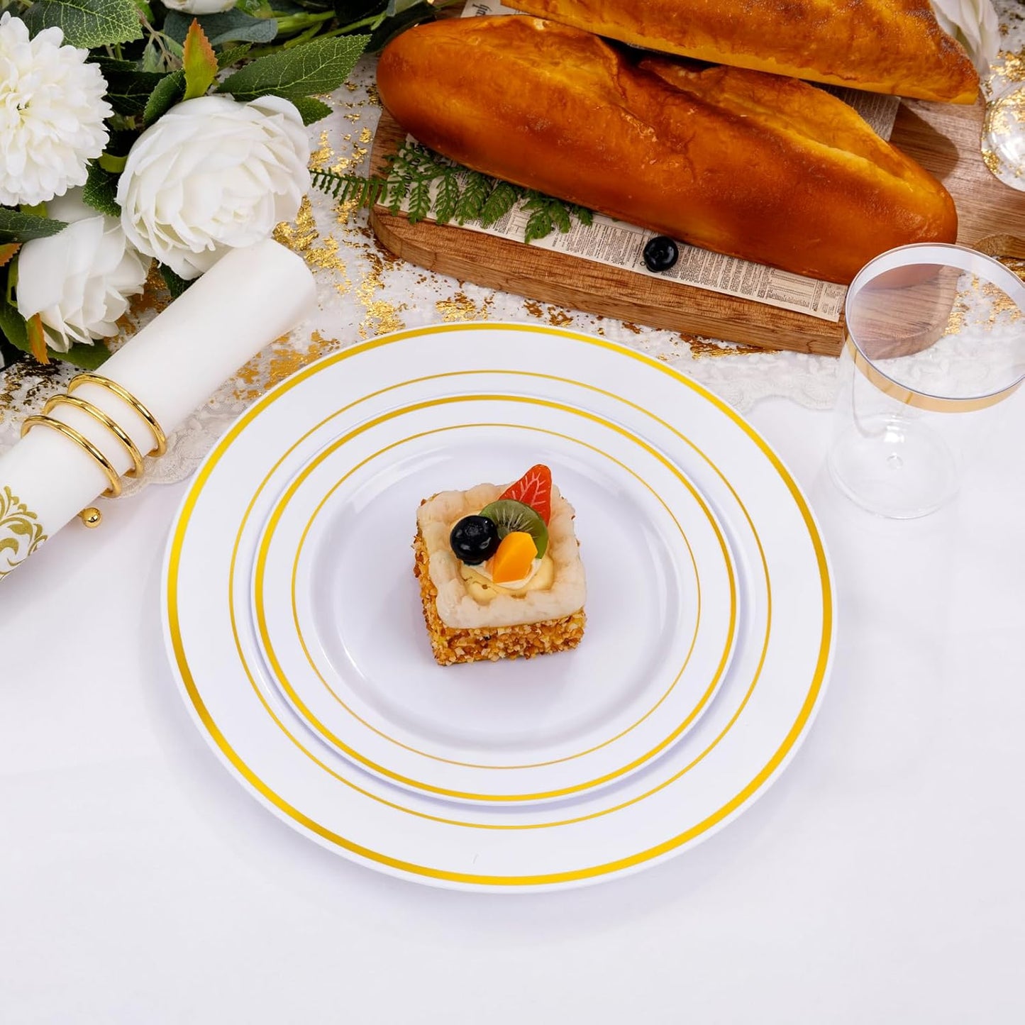 I00000 700Pcs Gold Dinnerware Set for 100 Guests, Plastic Plates for Party, Include: 100 Rim Dinner Plate, 100 Dessert Plate, 100 Paper Napkins, 100 Cups, 100 Gold Plastic Silverware Set