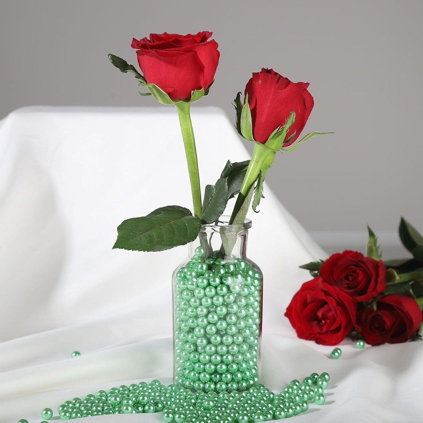 980pcs Undrilled Holeless ABS Faux Pearl Beads for Vase fillers, No Hole Round Pearls for Cosmetic Boxes, DIY Parts, Table Scatter, Wedding, Birthday Party Home Decorating (Green, 8mm)
