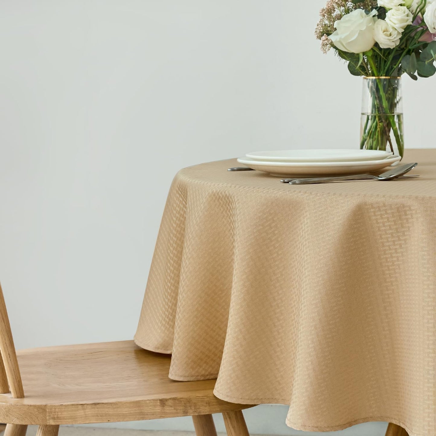 maxmill Round Weaved Texture Design Tablecloth Spill-Proof Wrinkle Free Soft Washable Table Cloth for Circular Table Cover, for Dining Room Buffet Banquet Parties Holiday Dinner, 90 Inch Beige