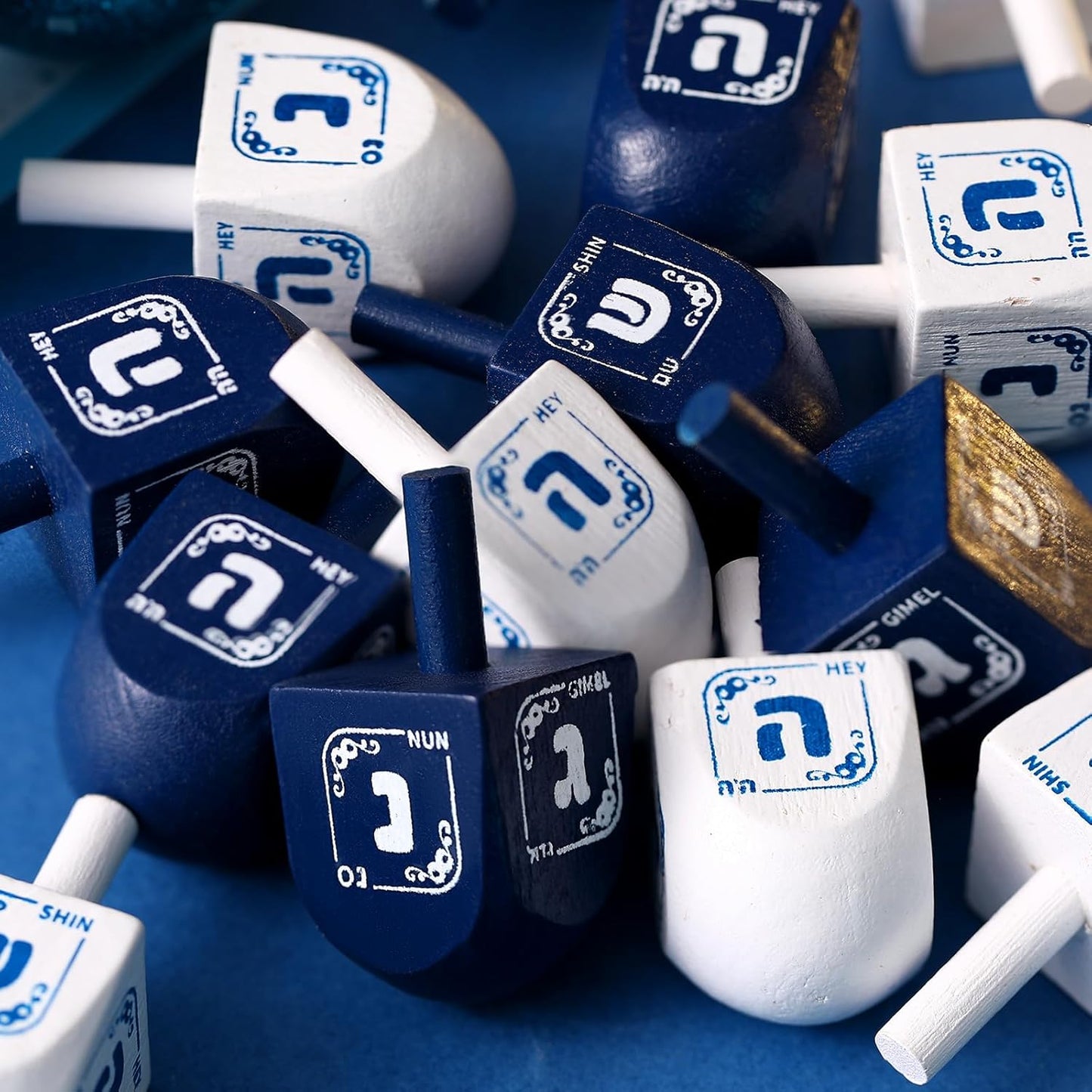 Wettarn 100 Pieces Hanukkah Dreidels Bulk Wooden Hanukkah Dreidels with Game Instruction Cards for Party Game(Size 1,Elegant Style)