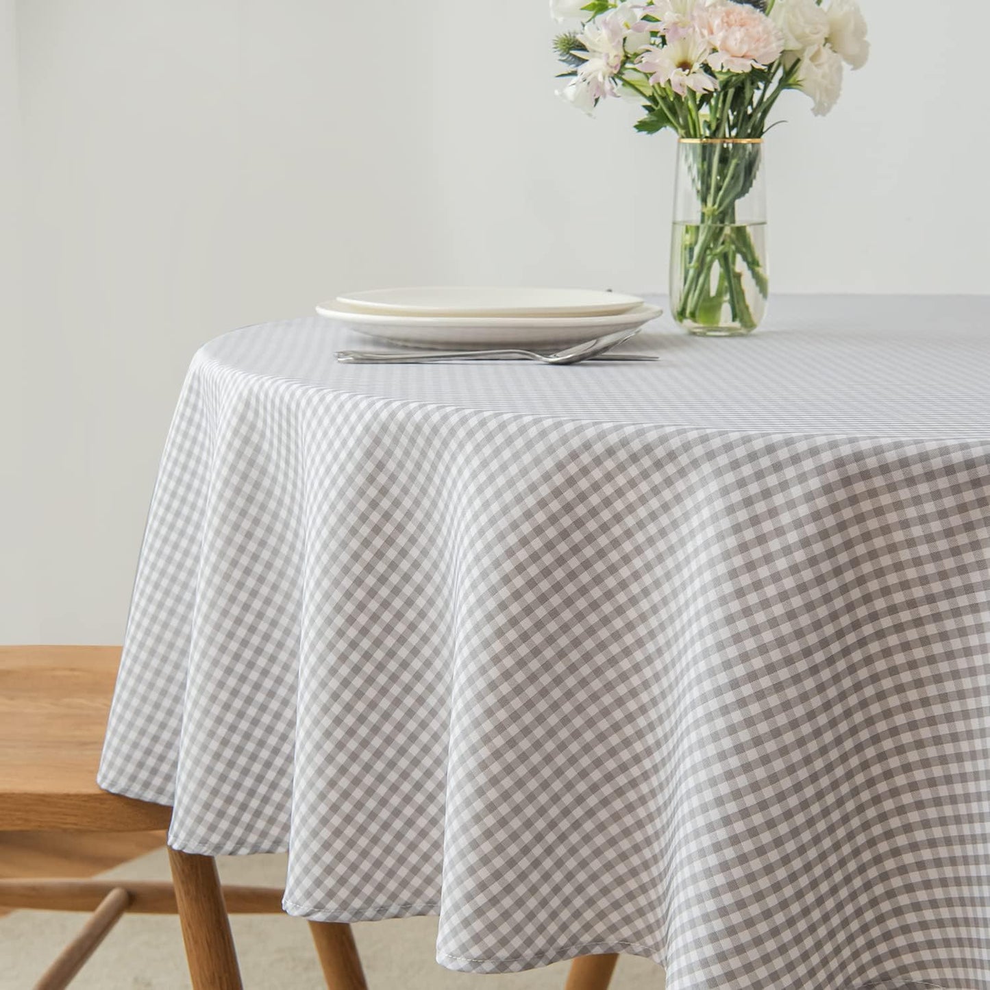 maxmill Round Checkered Tablecloth Spillproof Wrinkle Free Heavy Weight Gingham Table Cloth for Circular Table Cover Buffalo Plaid for Buffet Banquet Parties Holiday Dinner 70 Inch Grey White