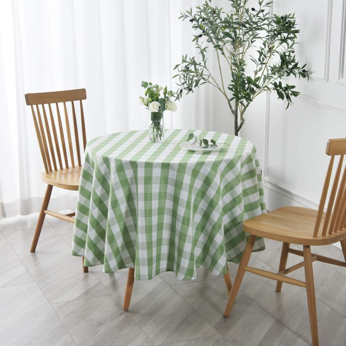 maxmill Round Checkered Tablecloth Spillproof Wrinkle Free Heavy Weight Gingham Table Cloth for Circular Table Cover Buffalo Plaid for Buffet Banquet Parties Holiday Dinner 70 Inch Mint and White