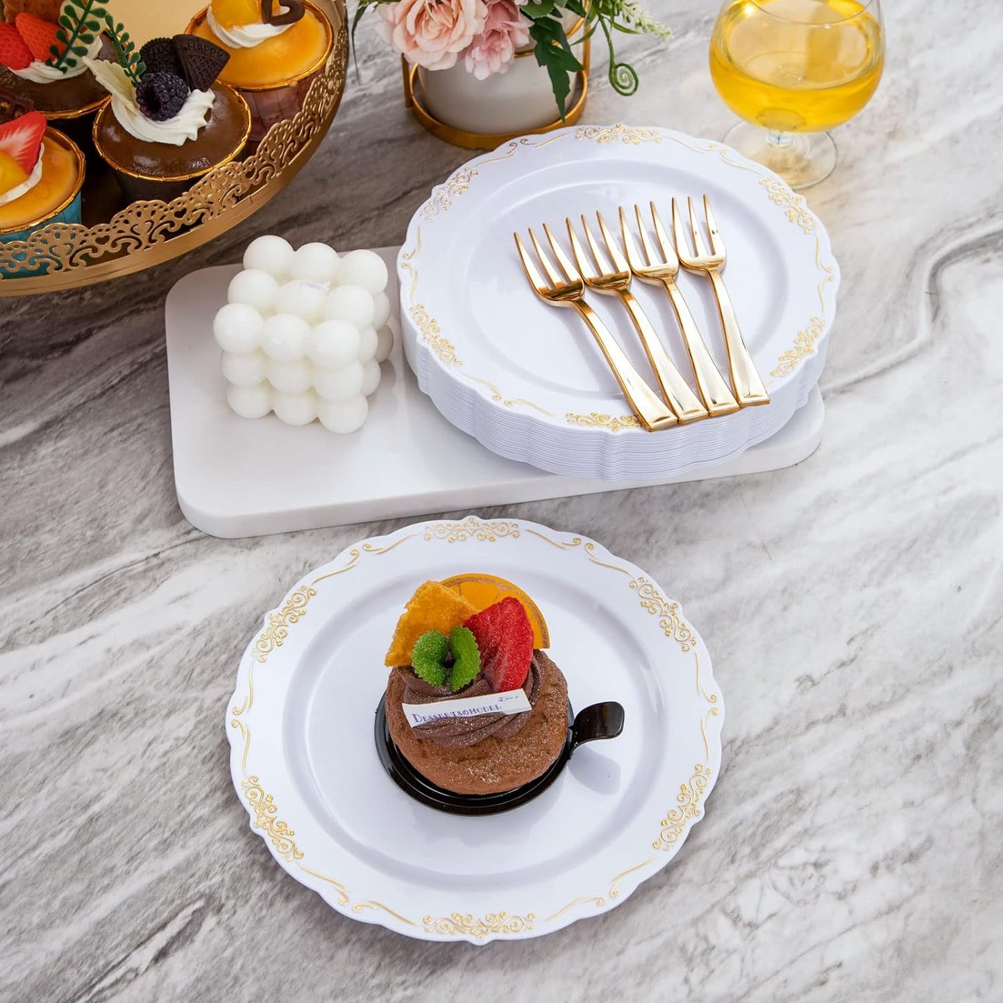 LIYH 200 Pcs Gold Dessert Plates,100 Pcs Appetizer Plates 7.5" and 100 Pcs Gold Plastic Forks 5",Cake Plates,Disposable Salad Plate Wedding Cake Plate Forks Perfect for Parties,Birthdays,Wedding