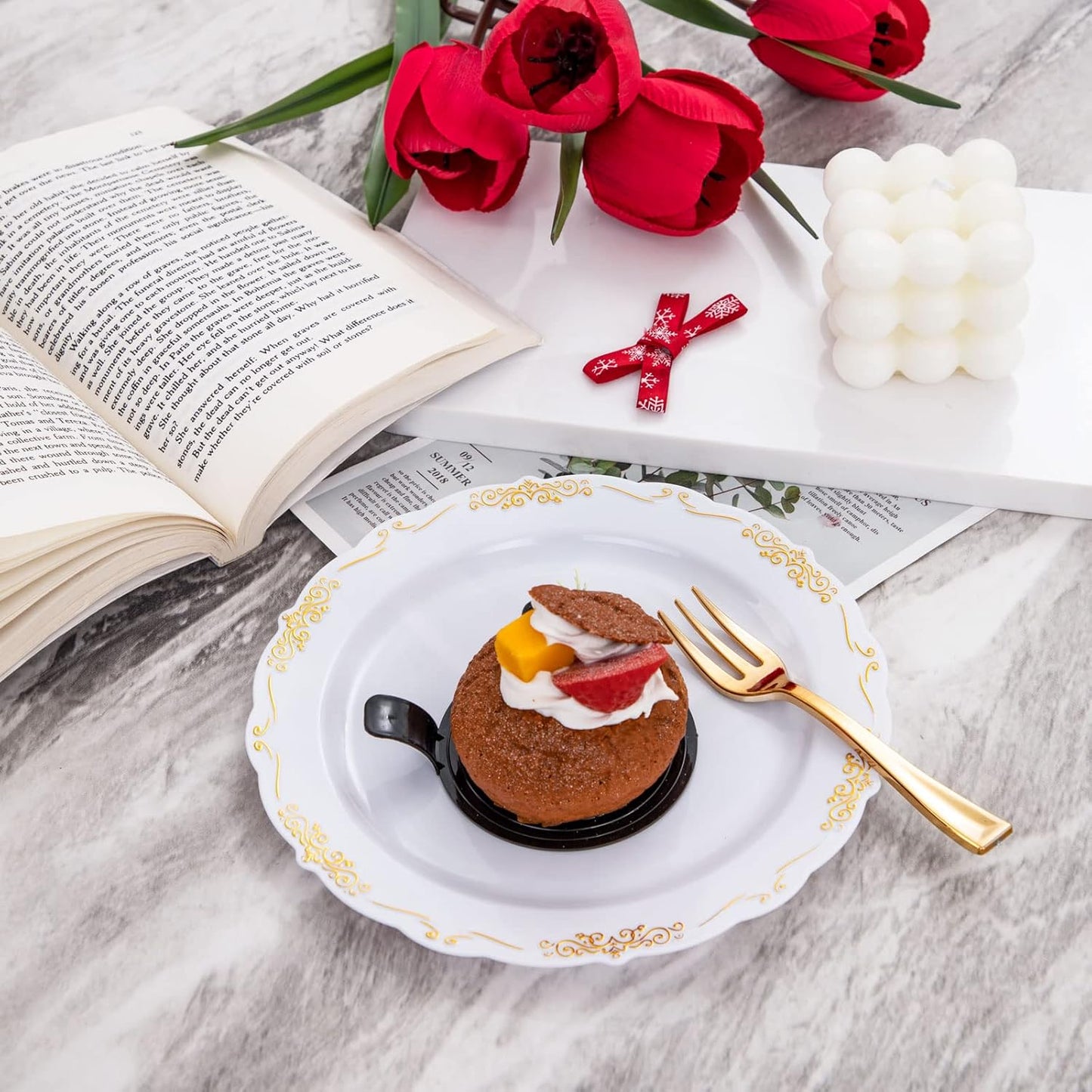 LIYH 200 Pcs Gold Dessert Plates,100 Pcs Appetizer Plates 7.5" and 100 Pcs Gold Plastic Forks 5",Cake Plates,Disposable Salad Plate Wedding Cake Plate Forks Perfect for Parties,Birthdays,Wedding