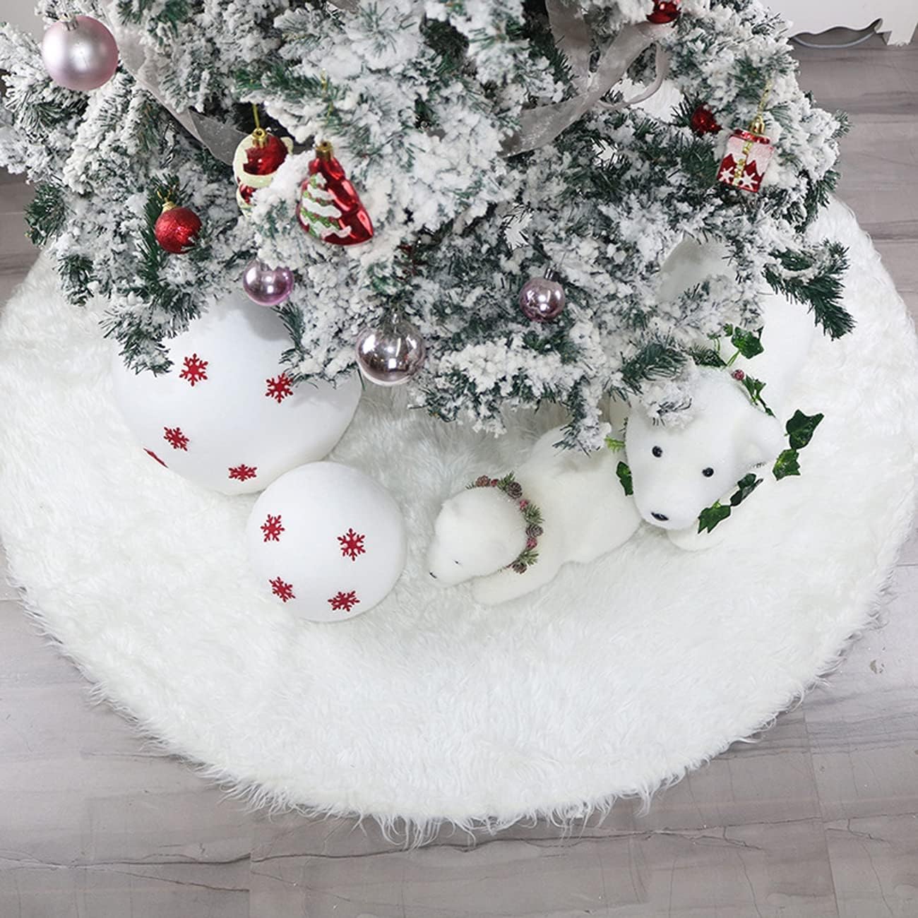 60 Inch Christmas Tree Skirt, Extra Large Snowy White Faux Fur Tree Skirt, Luxury Soft Plush Skirt for Merry Christmas Party Tree Decoration