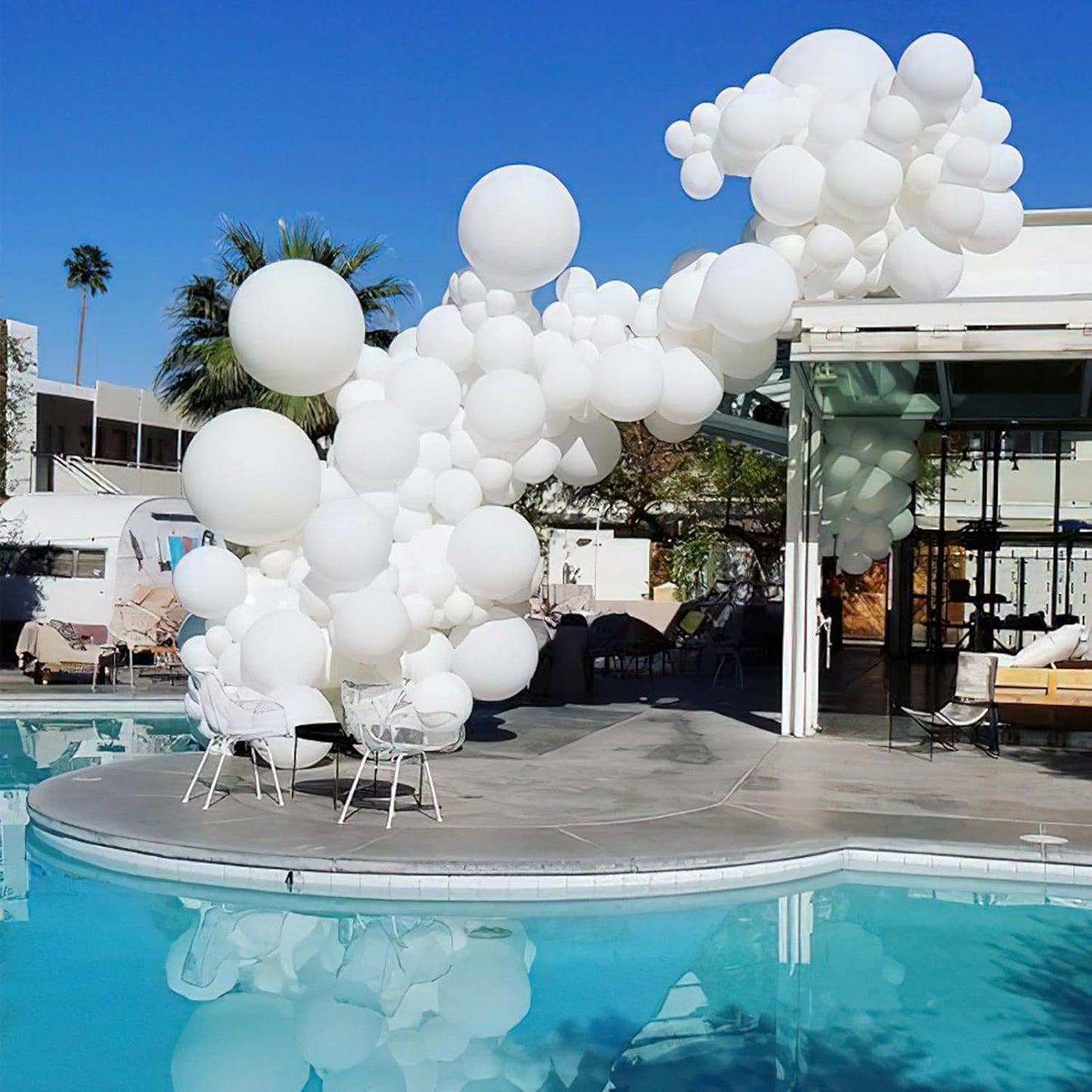 PartyWoo White Balloons 100pcs 12 Inch Matte White Latex Balloons for Wedding Bridal Graduation Engagement Baby Shower Gender Reveal Easter Anniversary Birthday Tea Party Decorations White-Y13