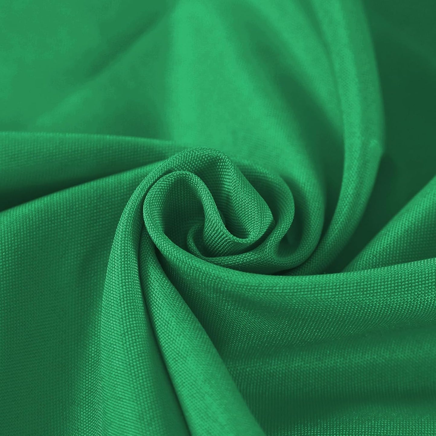 Fokitut 2 Pack Waterproof Round Tablecloth, 70 Inch, Stain Resistant and Wrinkle Polyester Table Cloth, Fabric Table Cover for Kitchen Dining, Wedding, Party, Holiday Dinner-Emerald