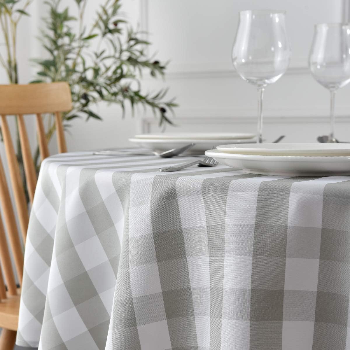 maxmill Round Checkered Tablecloth Spillproof Wrinkle Free Heavy Weight Gingham Table Cloth for Circular Table Buffalo Plaid for Buffet Banquet Parties Holiday Dinner 70 Inch Gray and White
