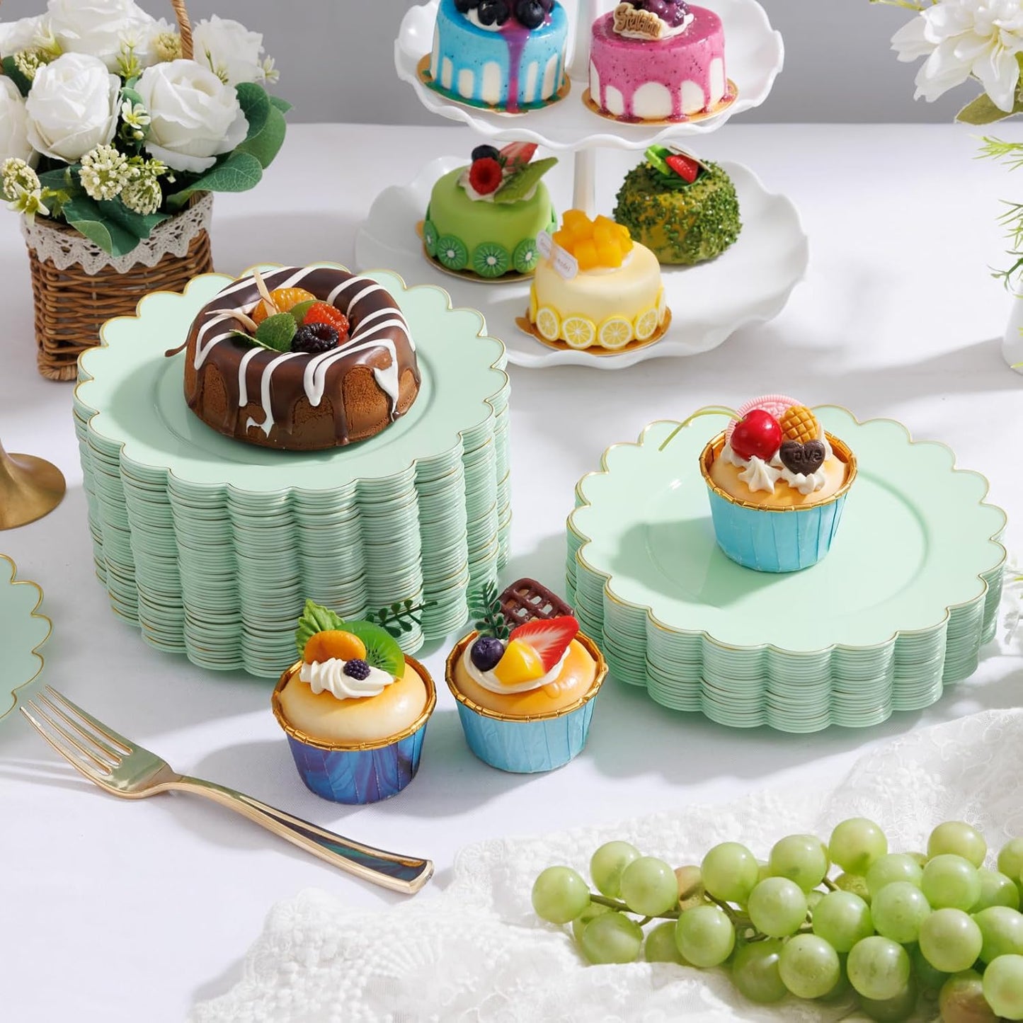 LIYH 100 Pcs Sage Green Plates Scalloped Plastic Dessert Plate Gold Rim - 7.5 Inch Heavy-Duty Leak Proof Appetizer Plastic Plates for Birthday Wedding Holiday Party Self-Service Table Decor
